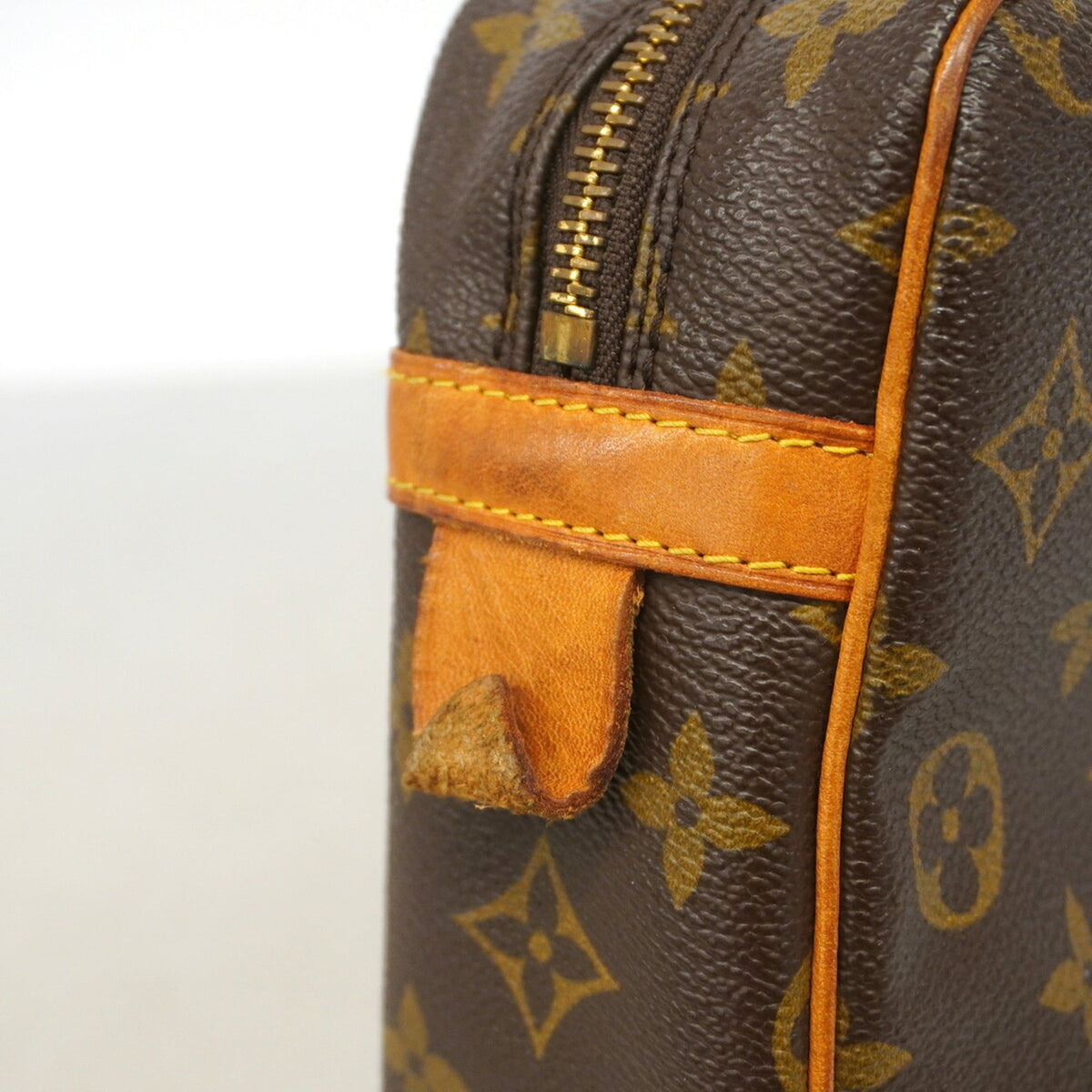 Louis Vuitton Brown Clutch Bag (Pre-Owned)