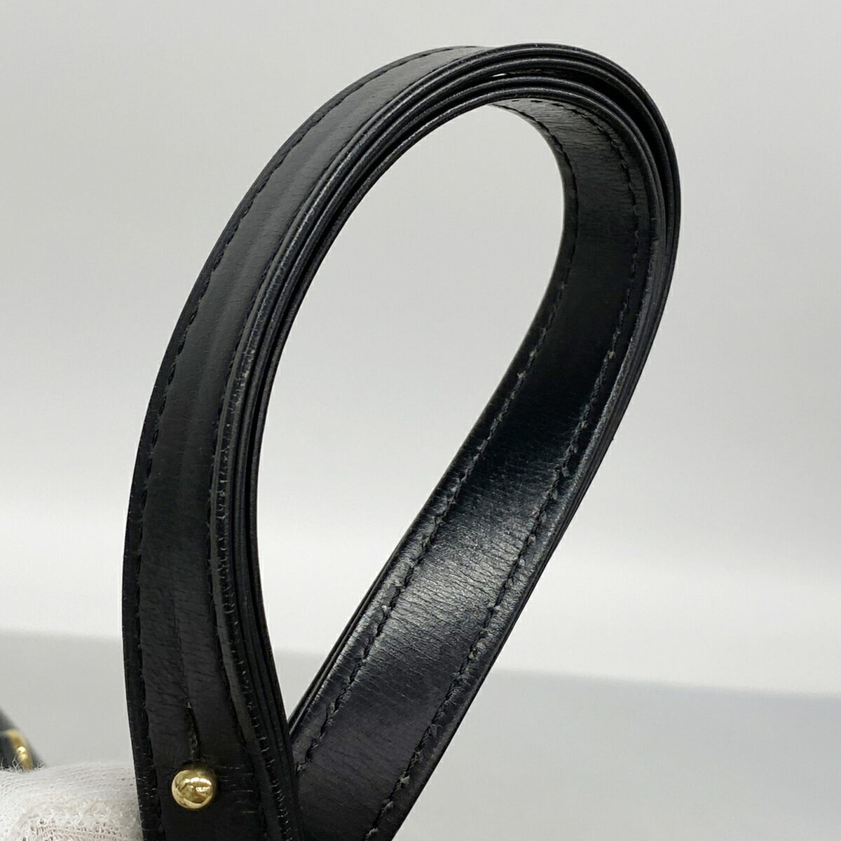 Louis Vuitton Noir Shoulder Bag (Pre-Owned)