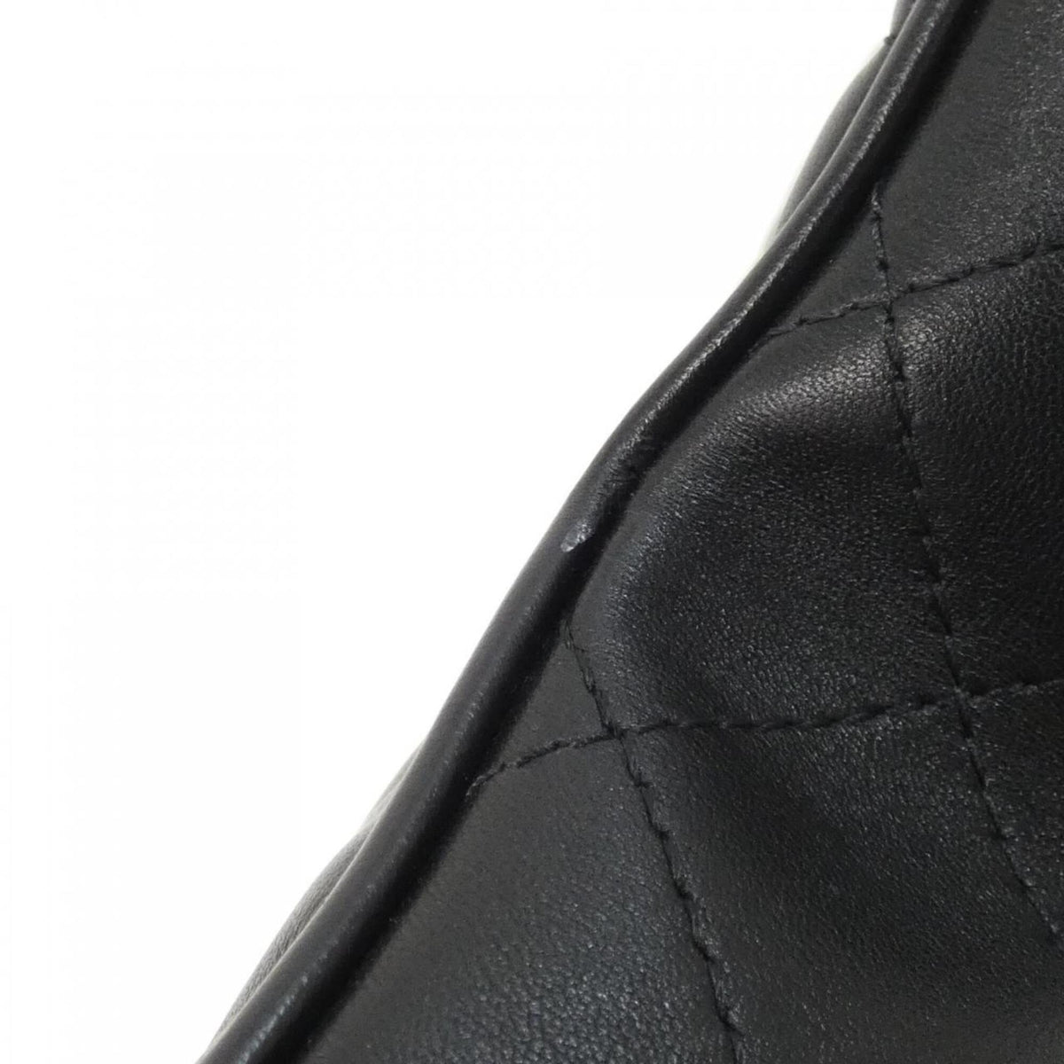 Chanel Black Leather Shoulder Bag (Pre-Owned)