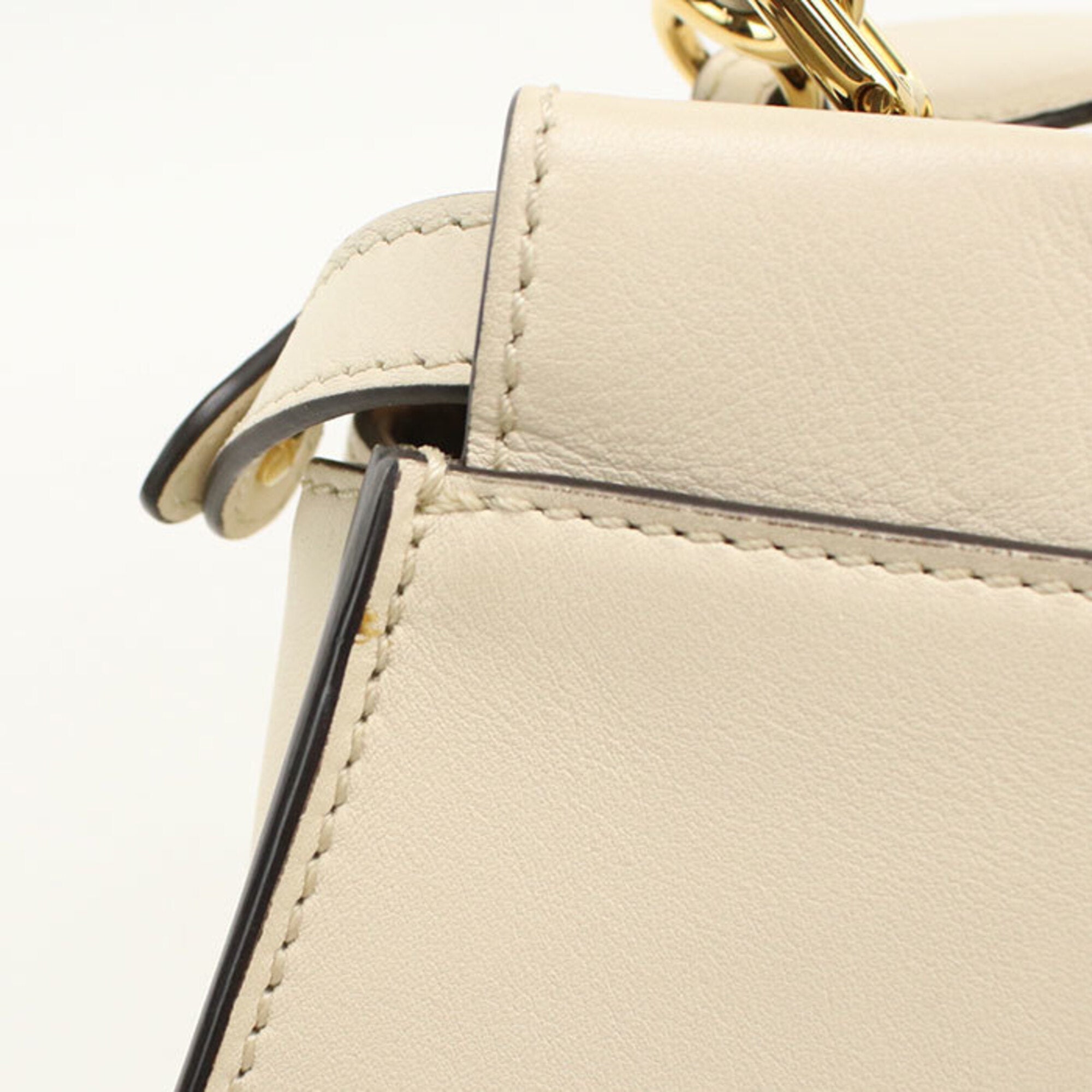 Fendi Ivory Leather Handbag (Pre-Owned)