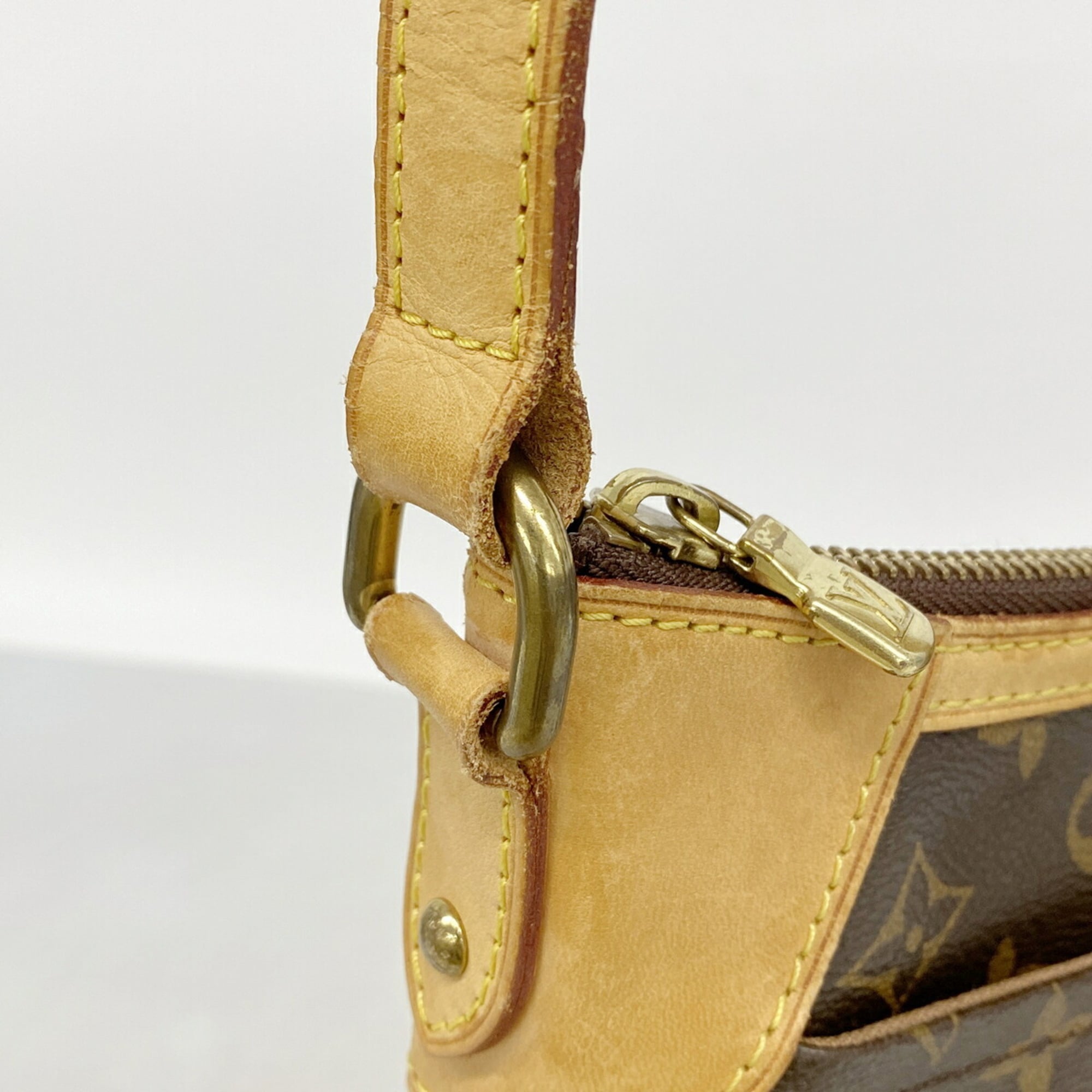 Louis Vuitton Brown Shoulder Bag (Pre-Owned)