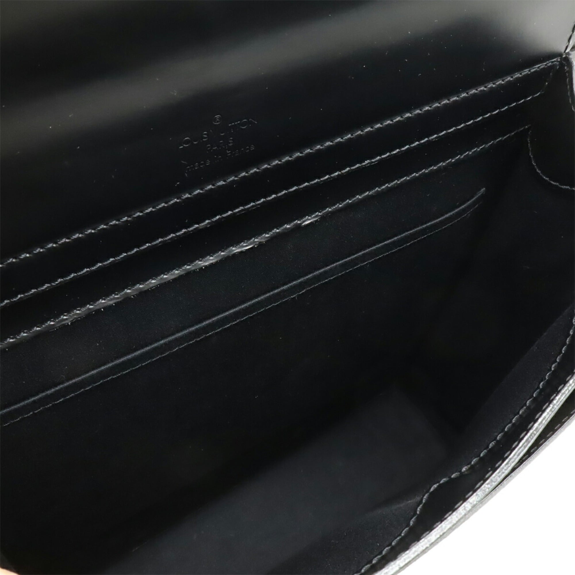 Louis Vuitton Black Leather Shoulder Bag (Pre-Owned)