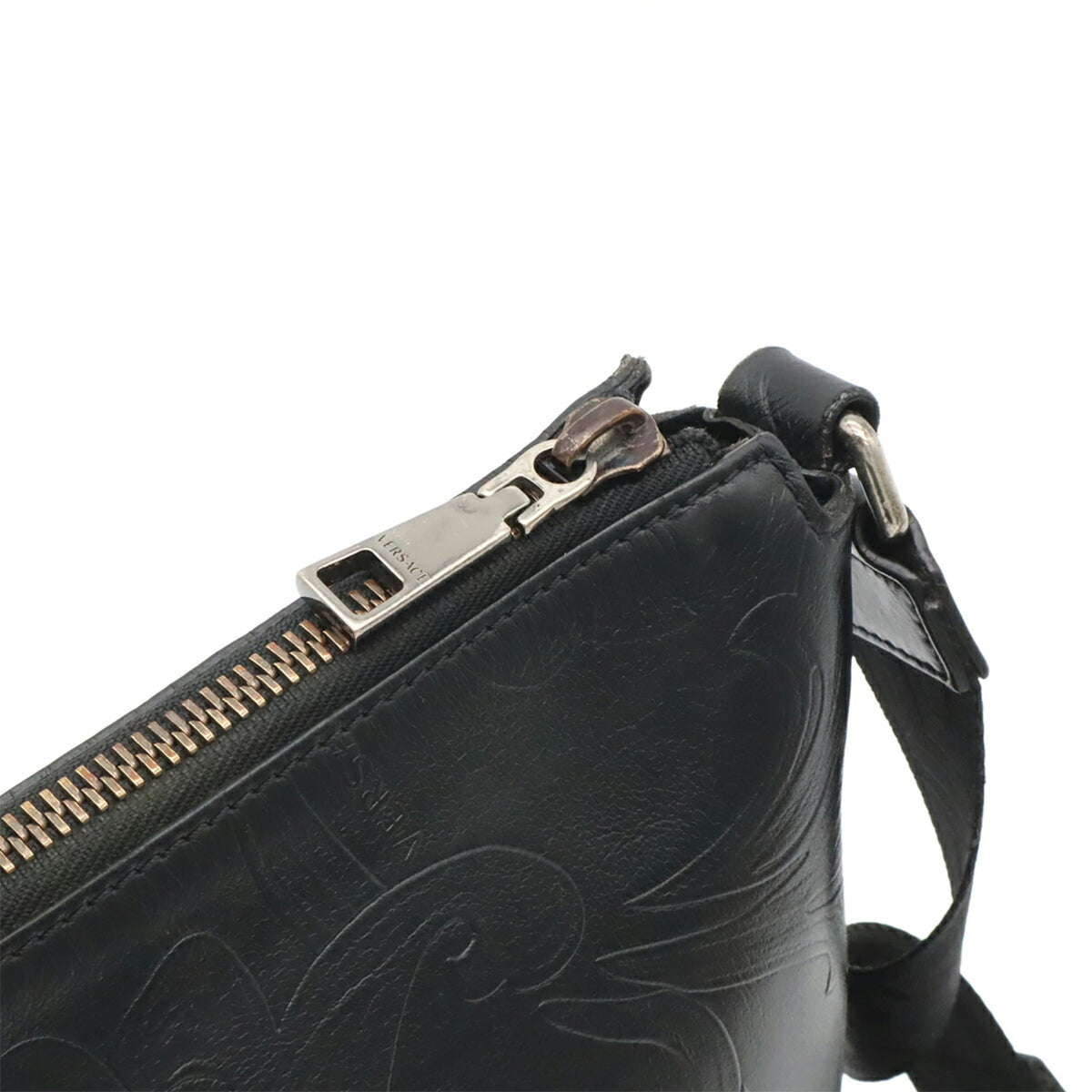 Versace Black Leather Shoulder Bag (Pre-Owned)