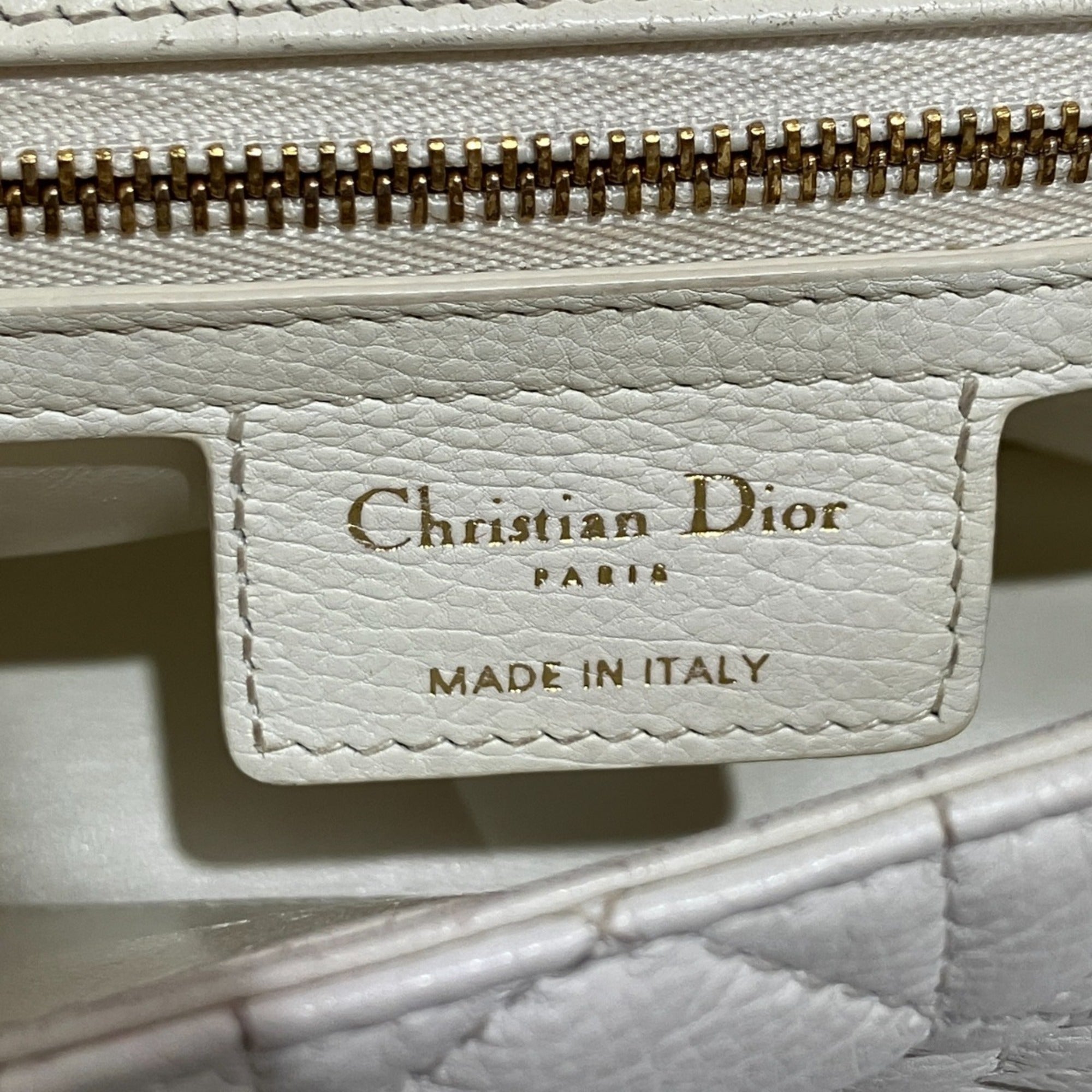Christian Dior White Leather Shoulder Bag (Pre-Owned)