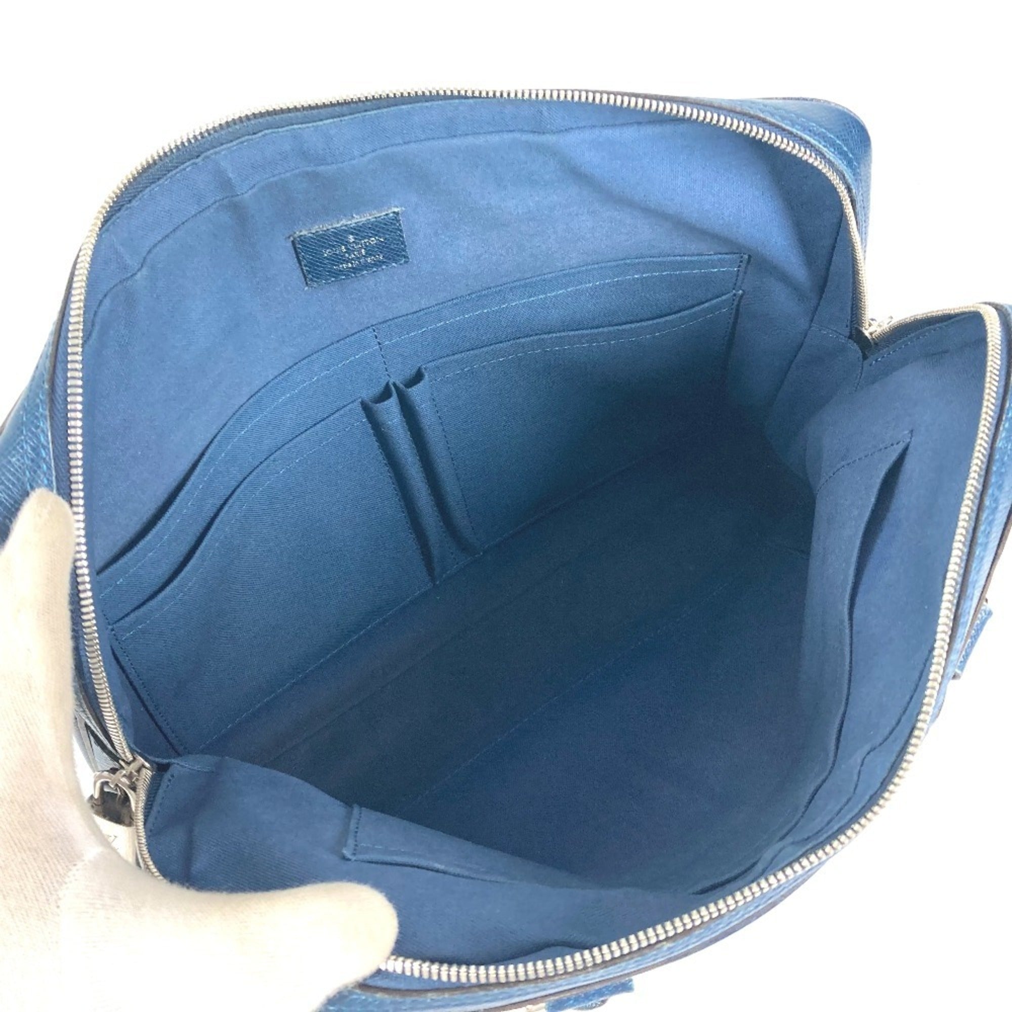 Louis Vuitton Navy Ocean Taiga Leather Briefcase Handbag (Pre-Owned)