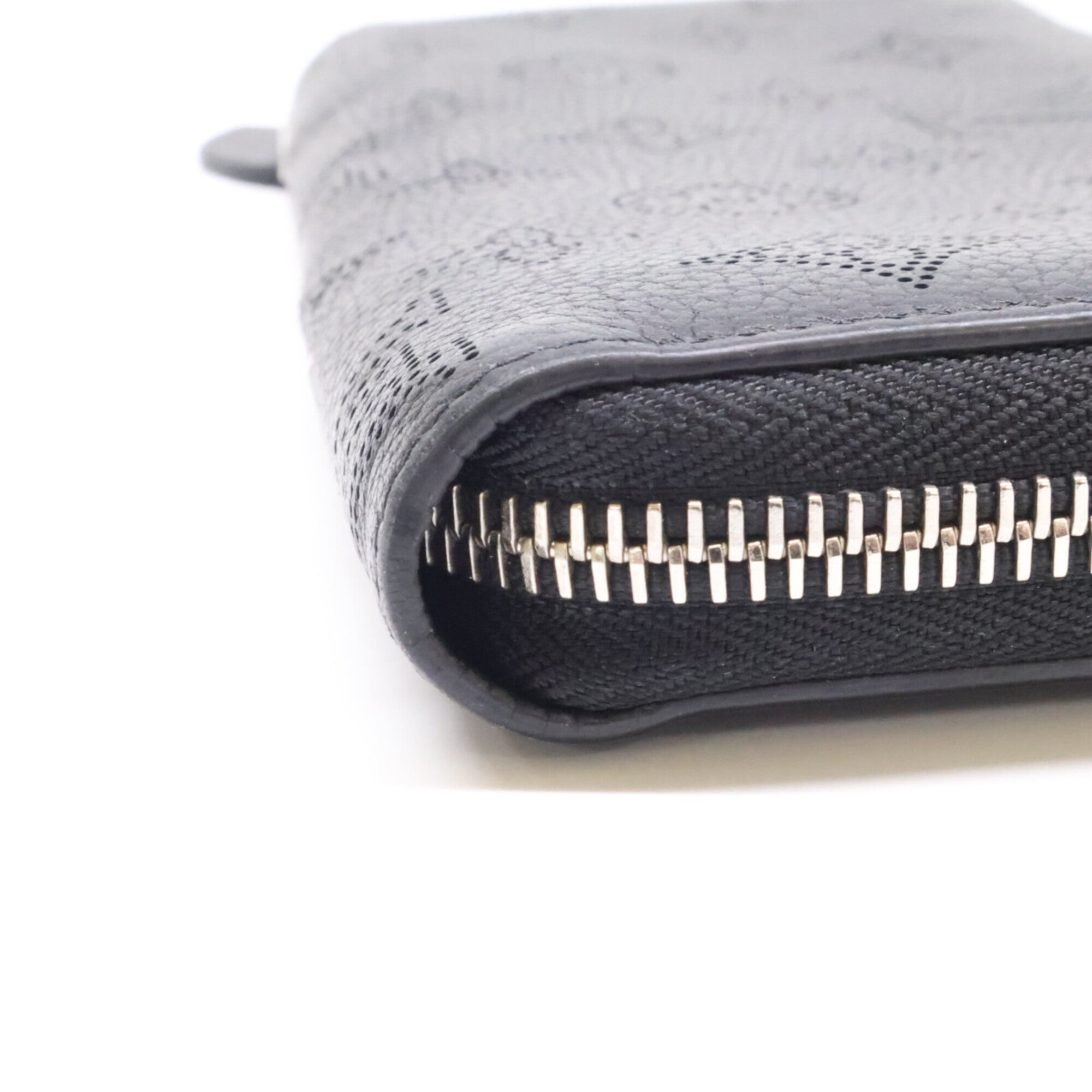 Louis Vuitton Black Mahina Leather Long Wallet (Bi-Fold) (Pre-Owned)