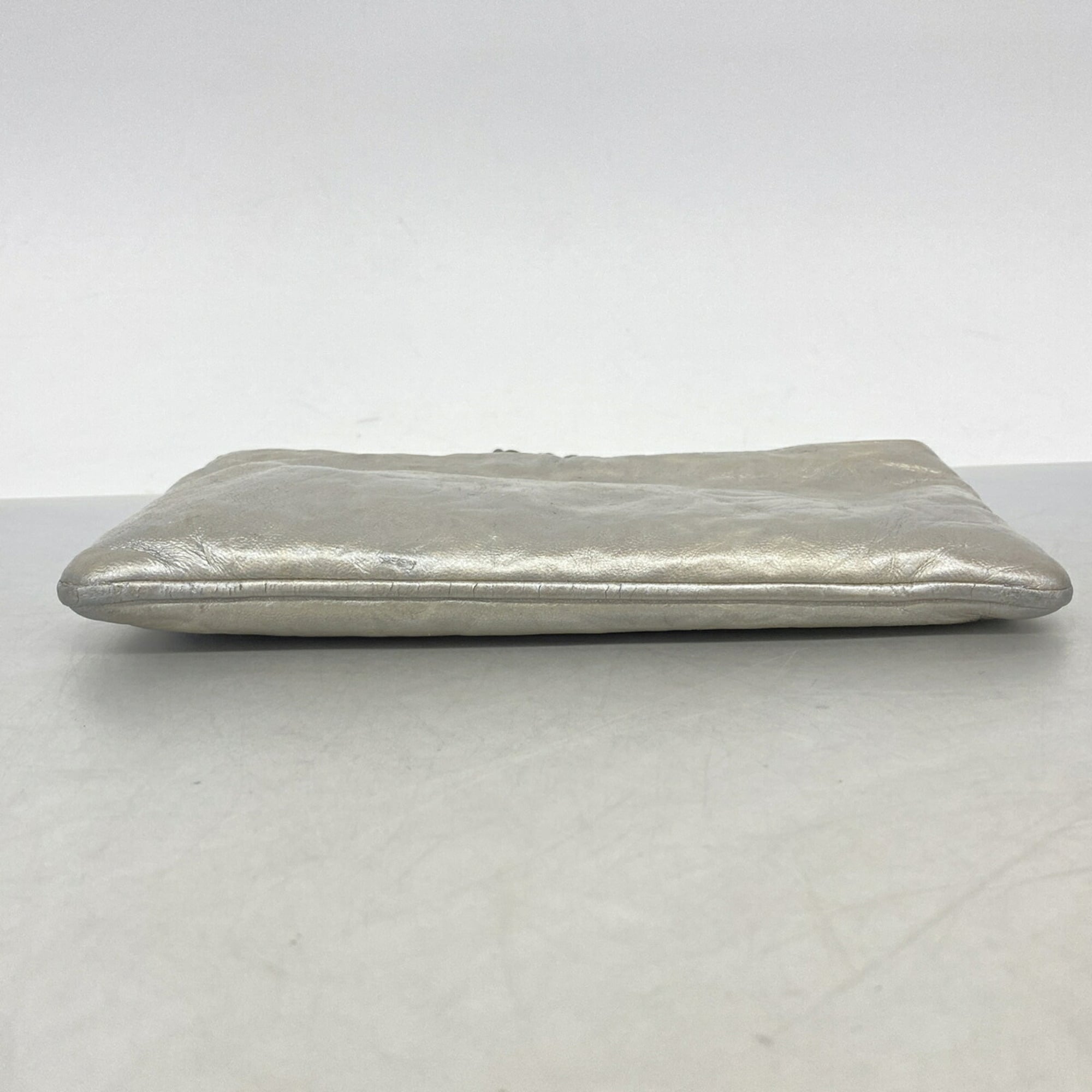 Chanel Silver Leather Pouch (Pre-Owned)