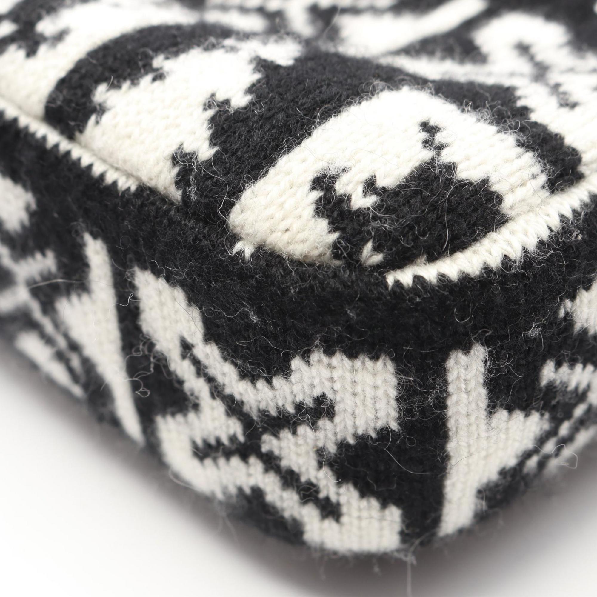 Chanel Black White Wool Shoulder Bag (Pre-Owned)