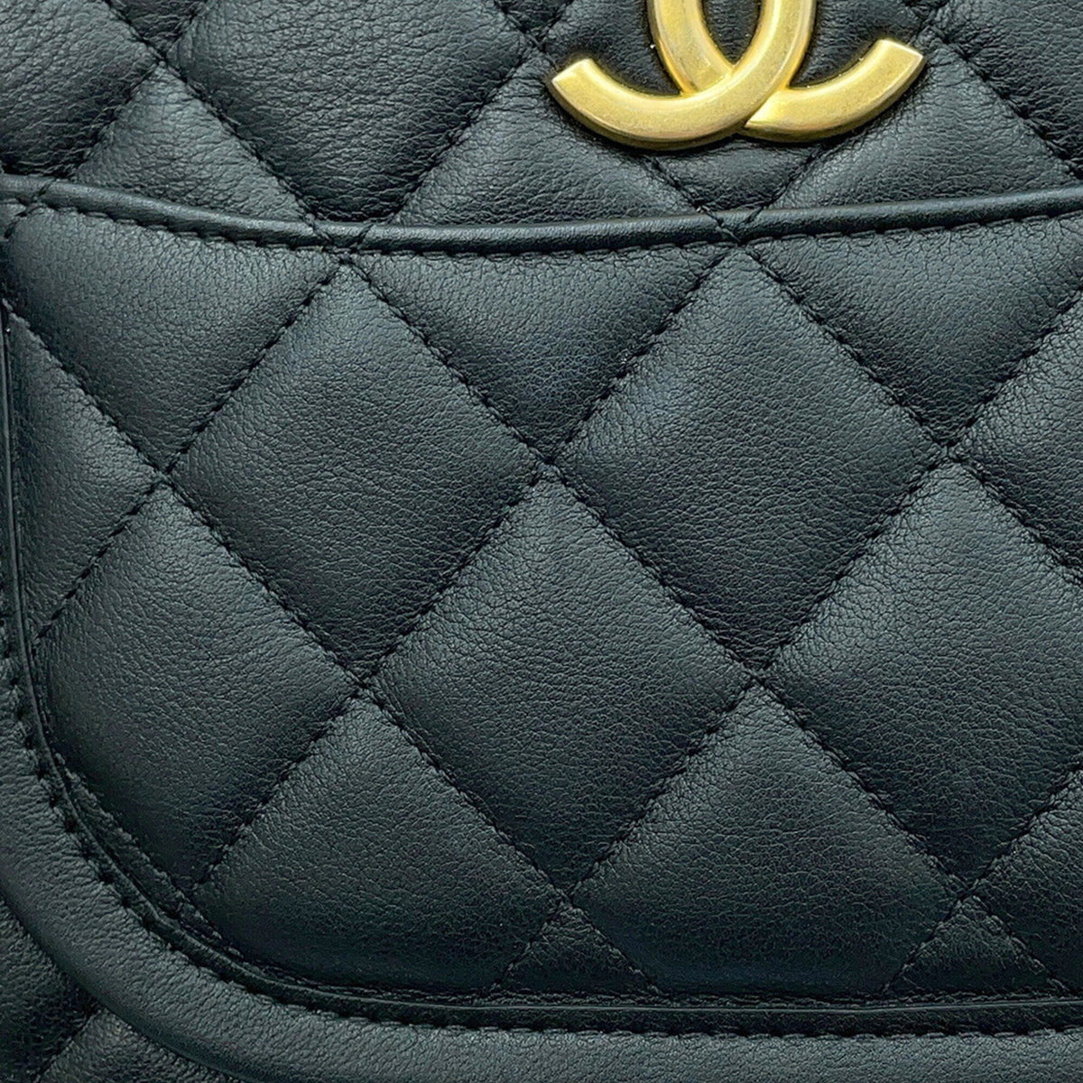 Chanel Matelasse Black Leather Handbag Shoulder Bag (Pre-Owned)