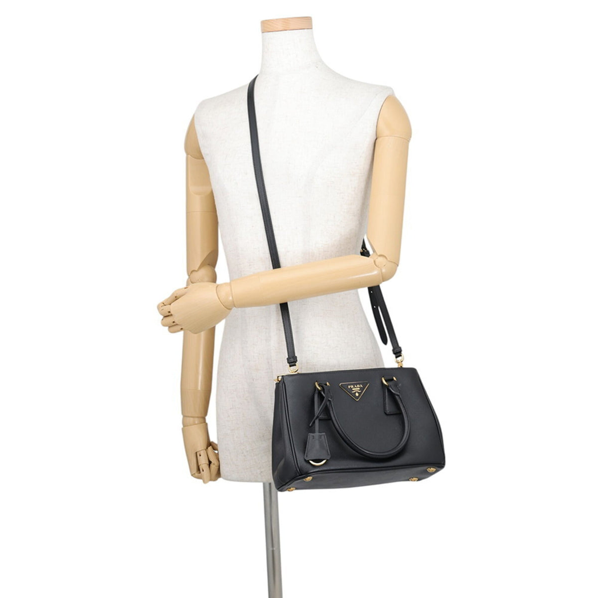 Prada Black Saffiano Handbag Shoulder Bag (Pre-Owned)