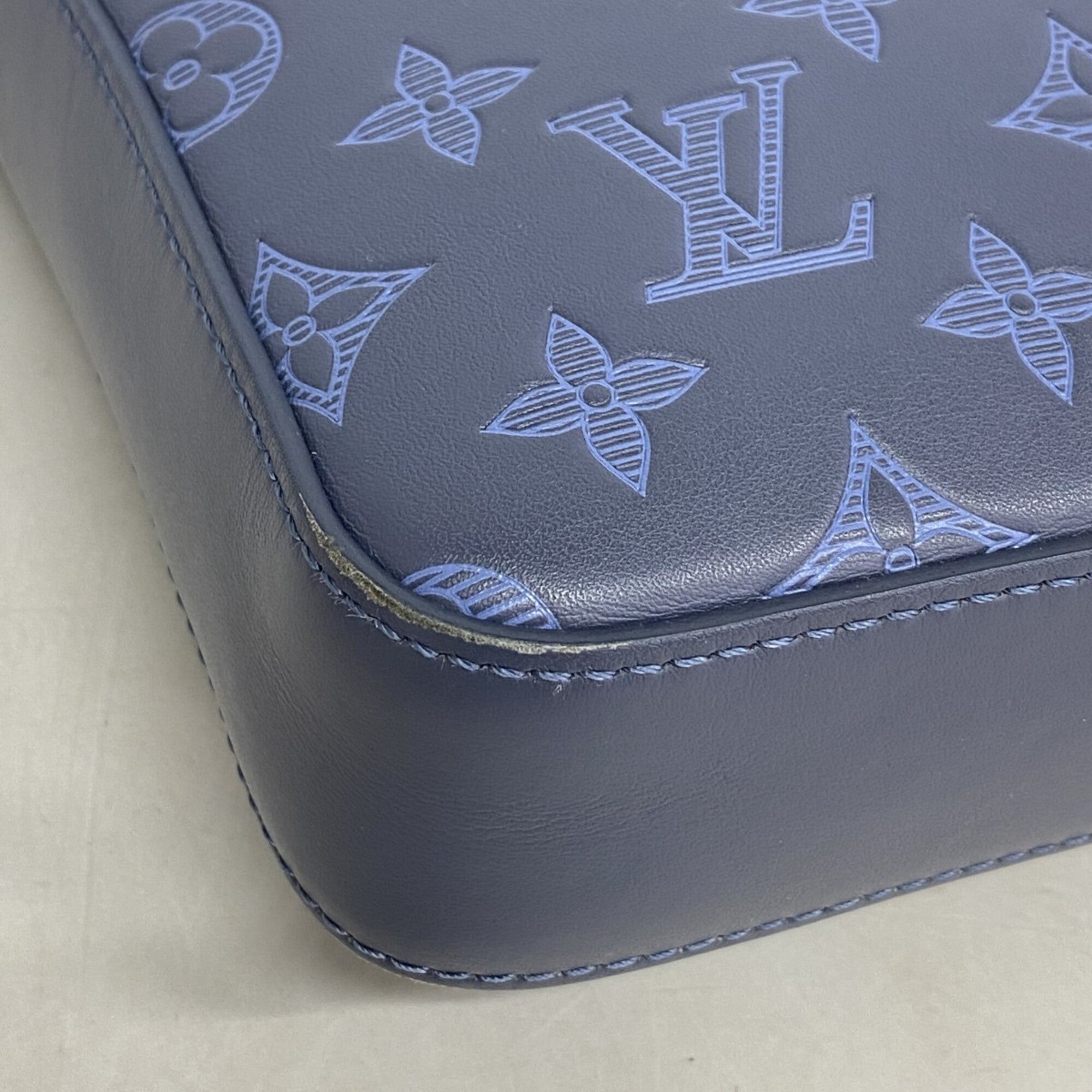 Louis Vuitton Navy Shoulder Bag (Pre-Owned)