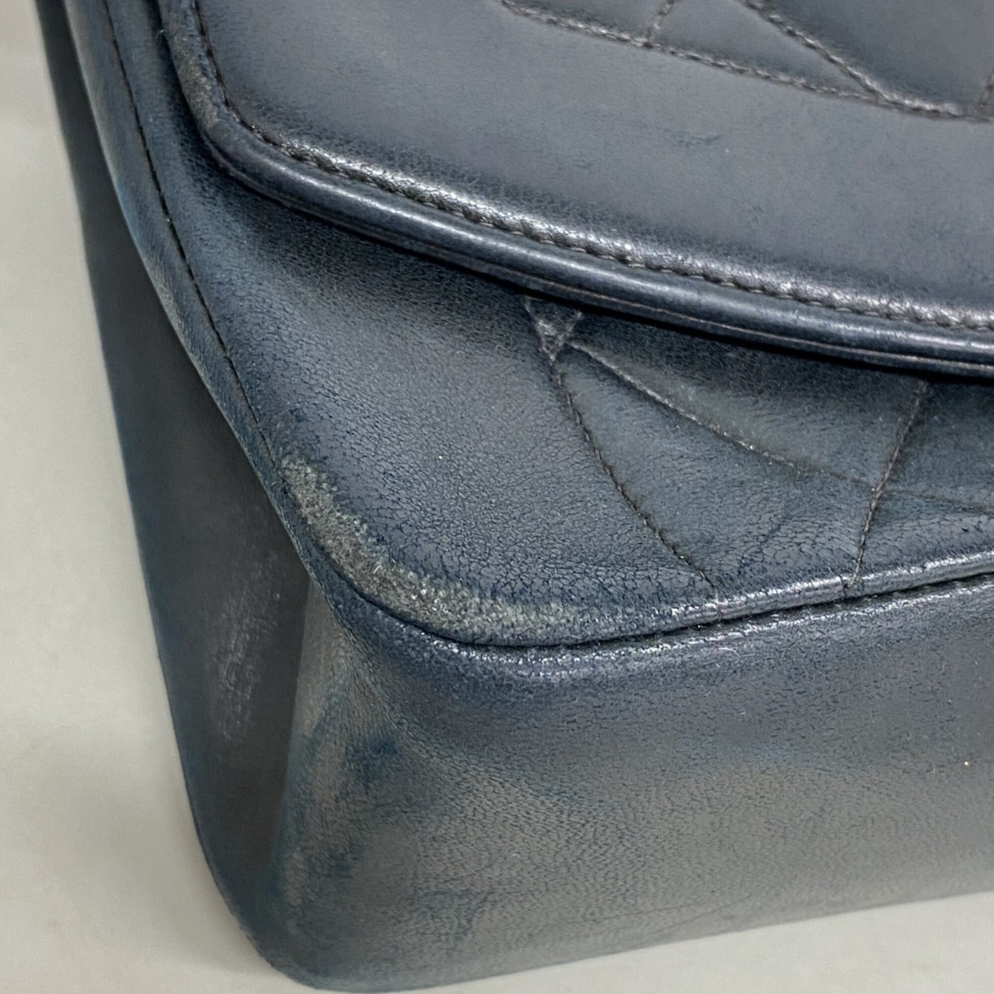 Chanel Black Leather Shoulder Bag (Pre-Owned)