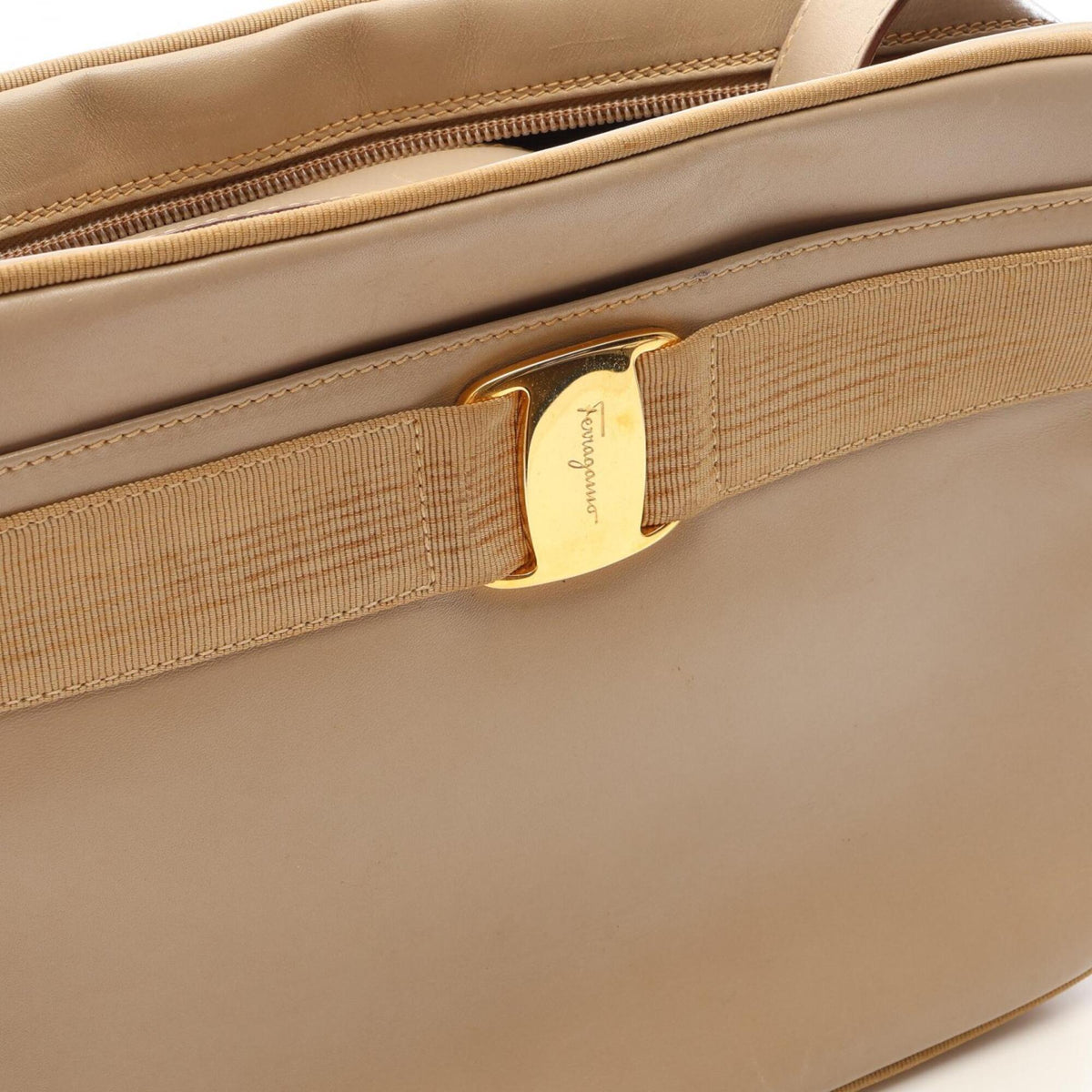 Salvatore Ferragamo Beige Leather Handbag Shoulder Bag (Pre-Owned)