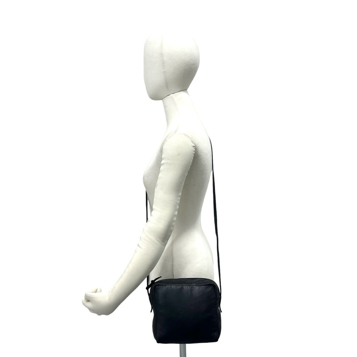 Loewe Black Leather Pochette Shoulder Bag (Pre-Owned)
