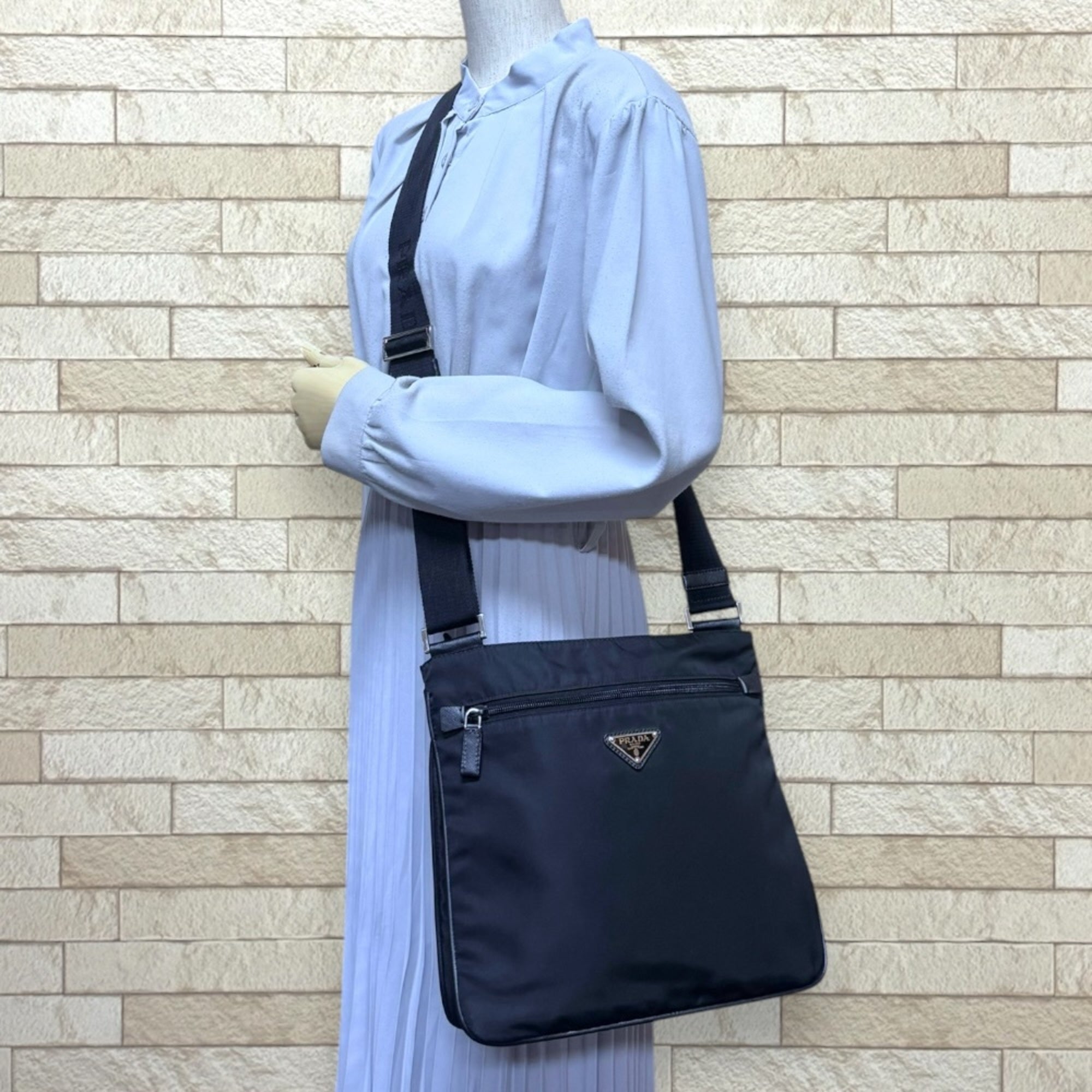 Prada Black Nylon Shoulder Bag (Pre-Owned)