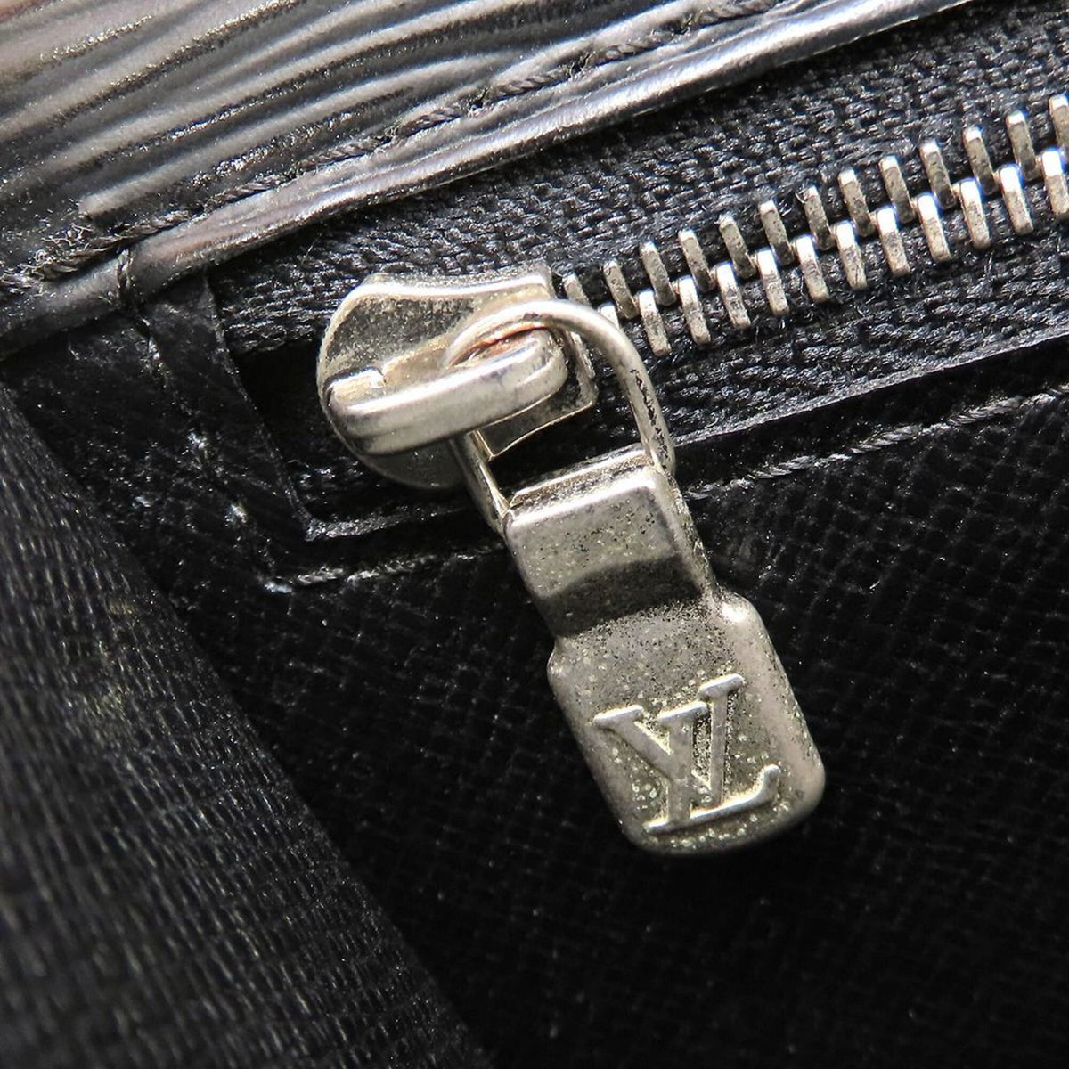 Louis Vuitton Noir Epi Leather Clutch Bag Pochette (Pre-Owned)