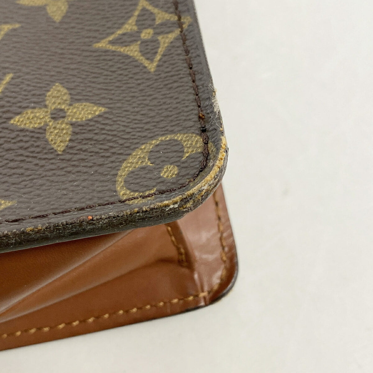 Louis Vuitton Brown Clutch Bag (Pre-Owned)
