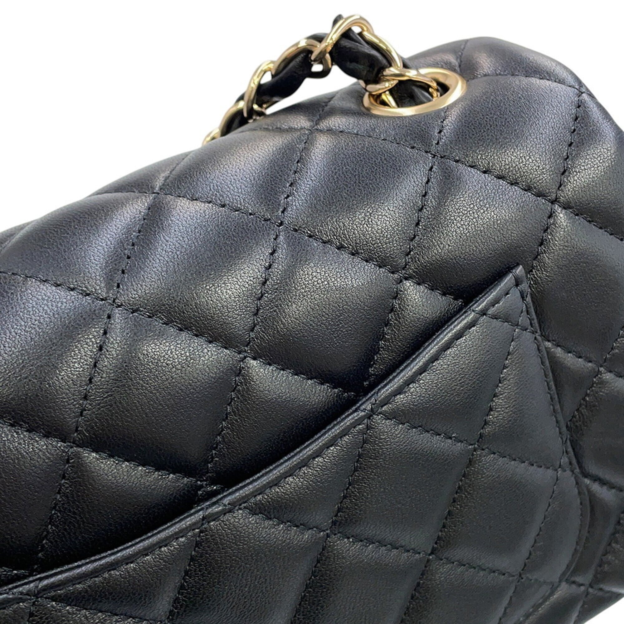 Chanel Matelasse Black Leather Handbag Shoulder Bag (Pre-Owned)