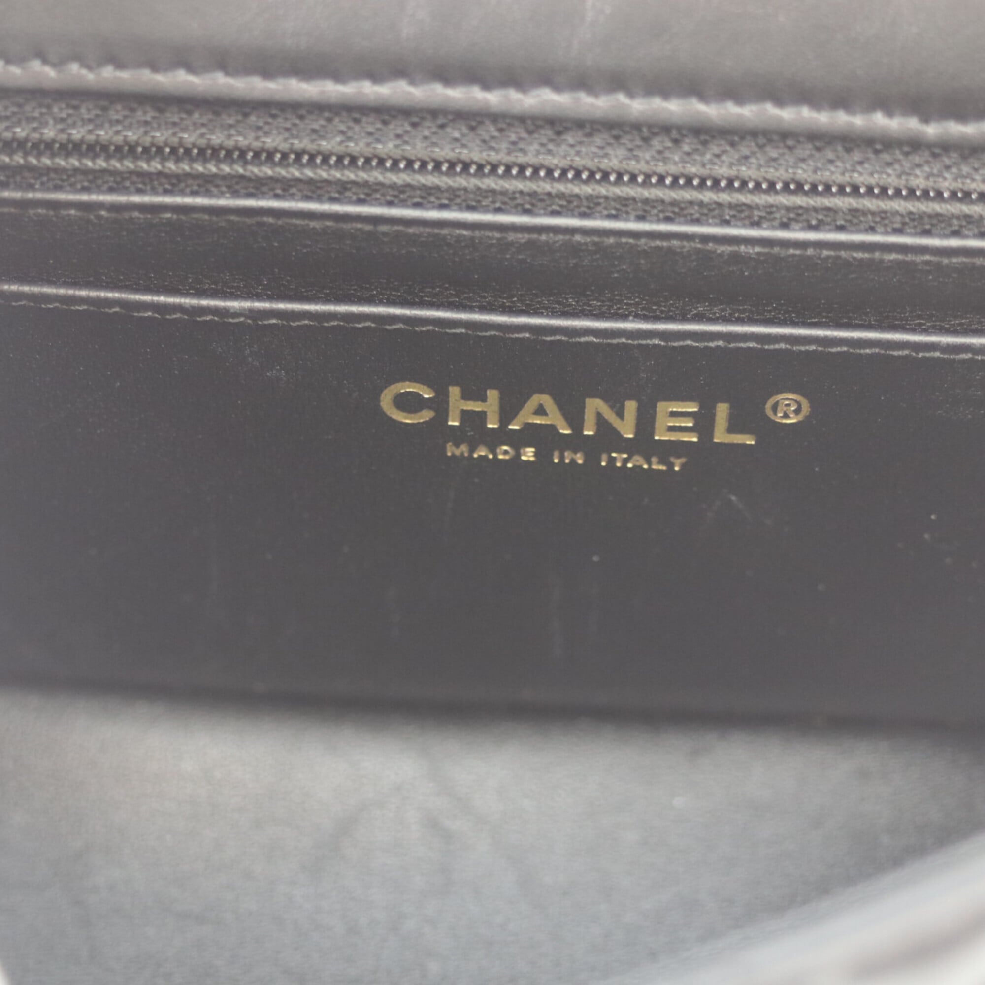 Chanel Black Leather Shoulder Bag (Pre-Owned)