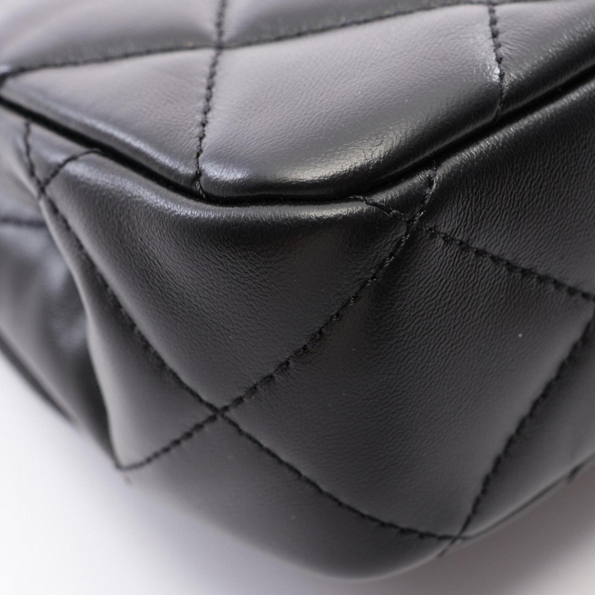 Chanel Black Leather Handbag Shoulder Bag (Pre-Owned)