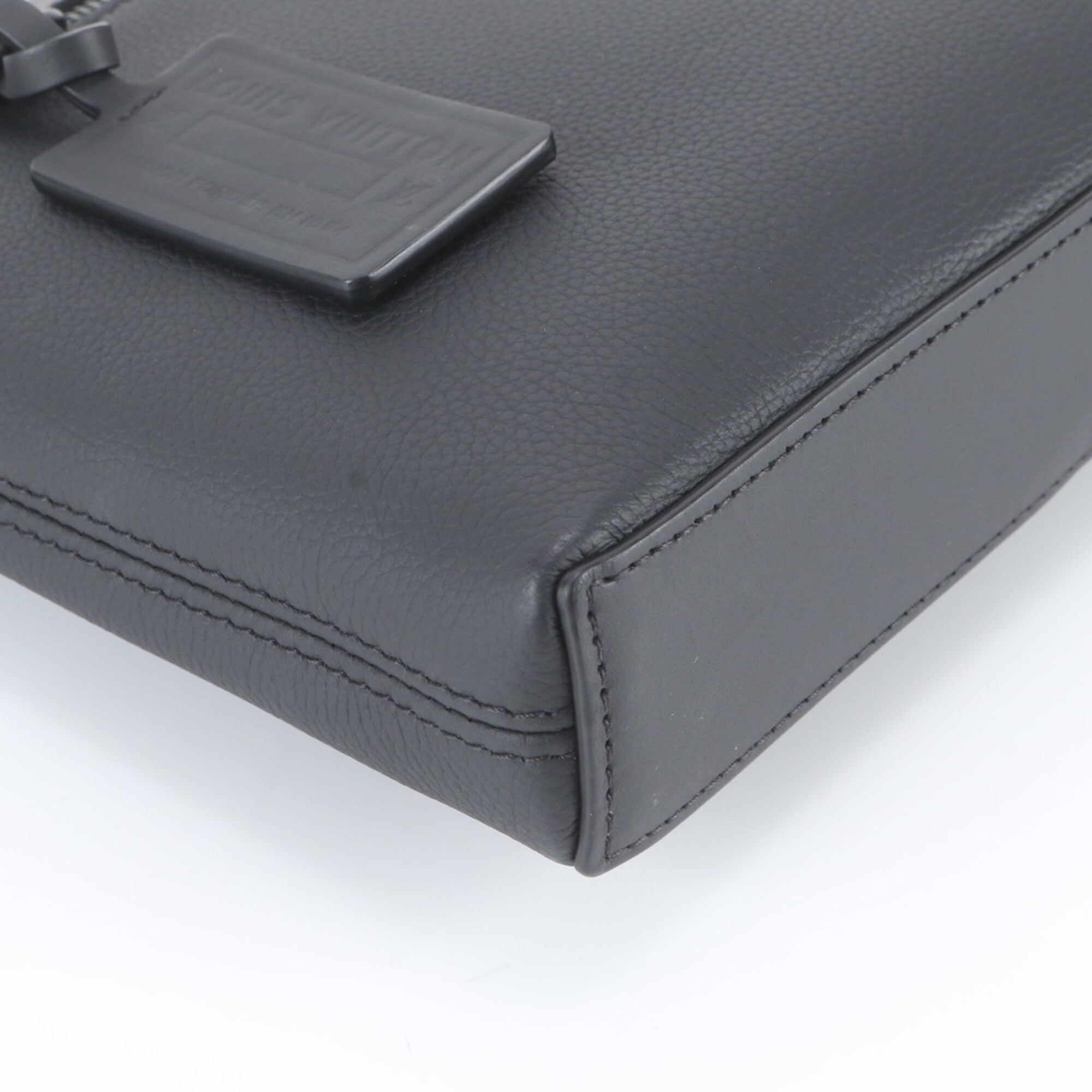 Louis Vuitton Noir Leather Clutch Bag Pochette (Pre-Owned)