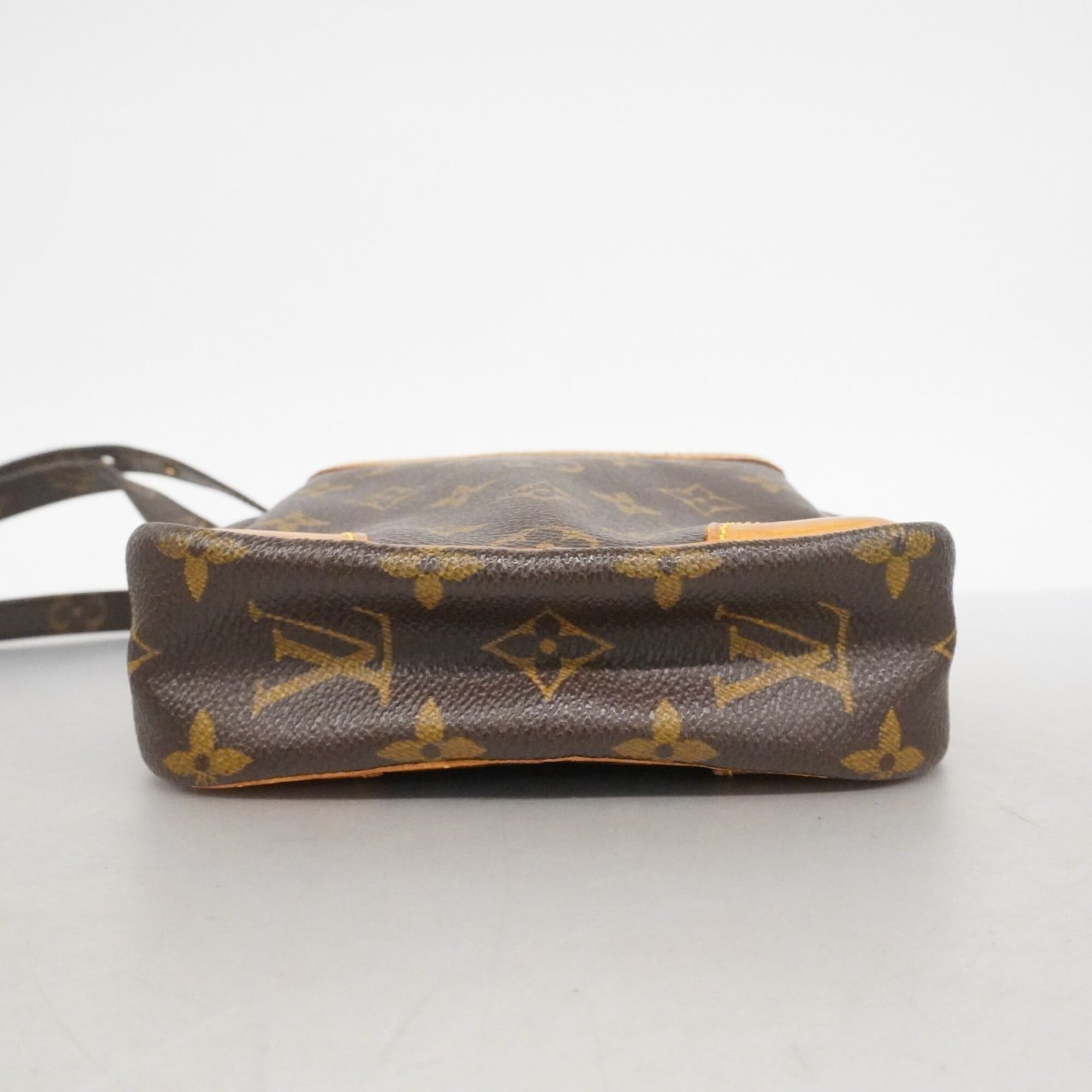 Louis Vuitton Brown Shoulder Bag (Pre-Owned)