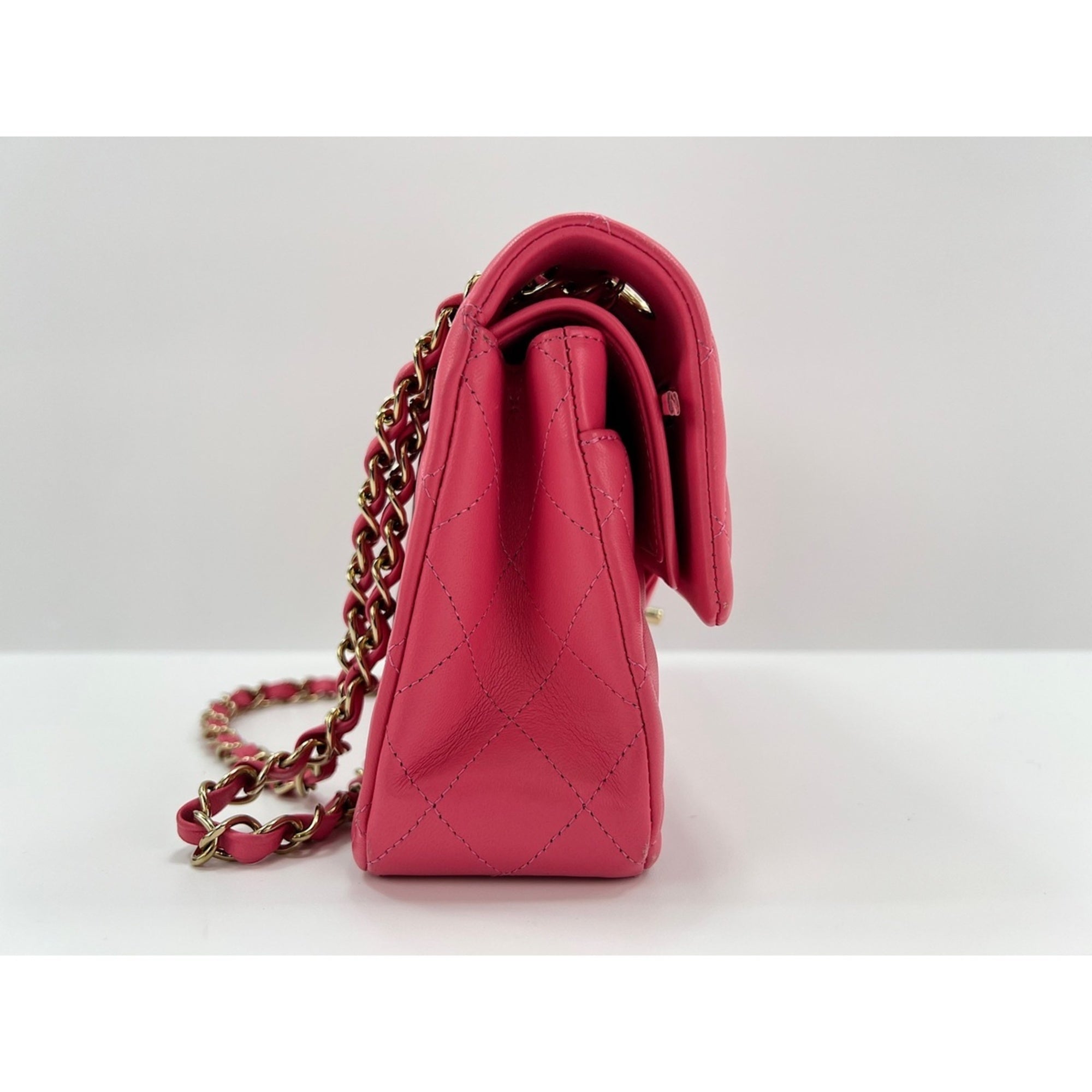 Chanel Matelasse Pink Shoulder Bag (Pre-Owned)