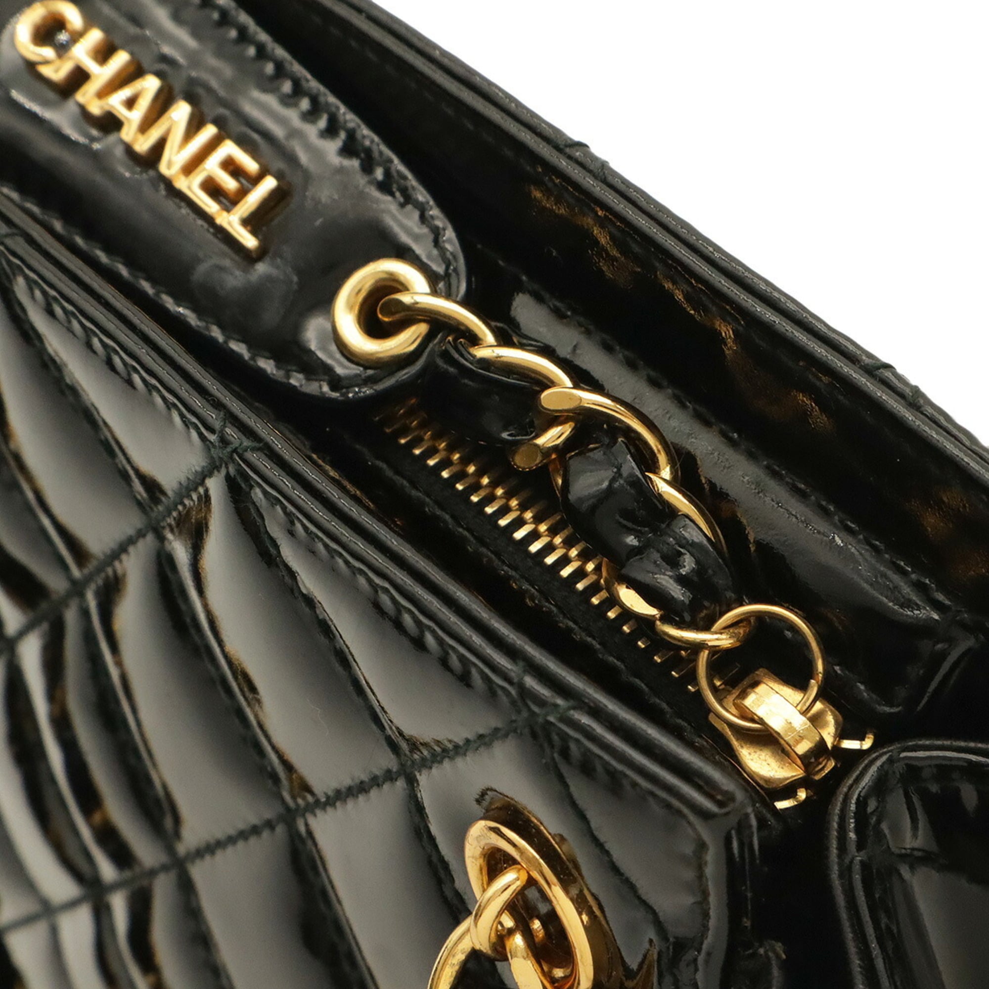 Chanel Matelasse Black Leather Shoulder Bag (Pre-Owned)