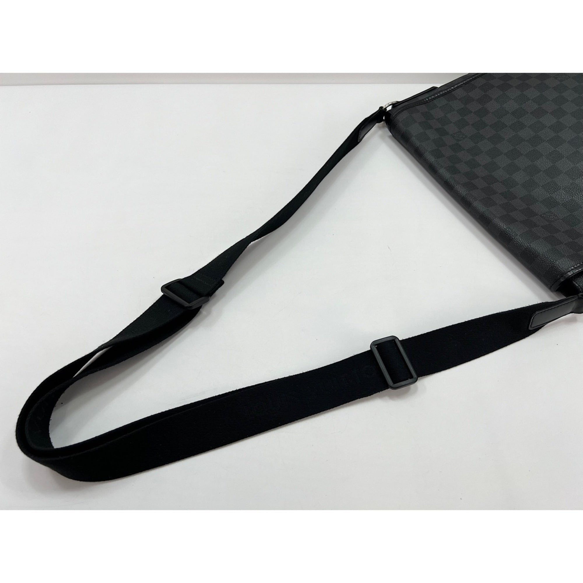 Louis Vuitton Black Shoulder Bag (Pre-Owned)