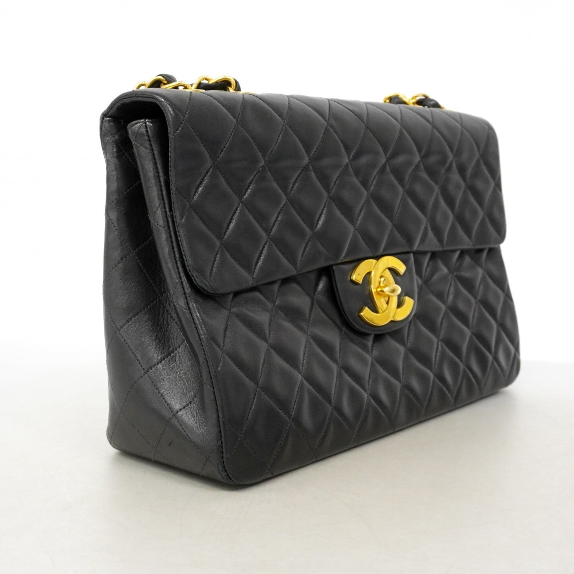 Chanel Black Leather Shoulder Bag (Pre-Owned)