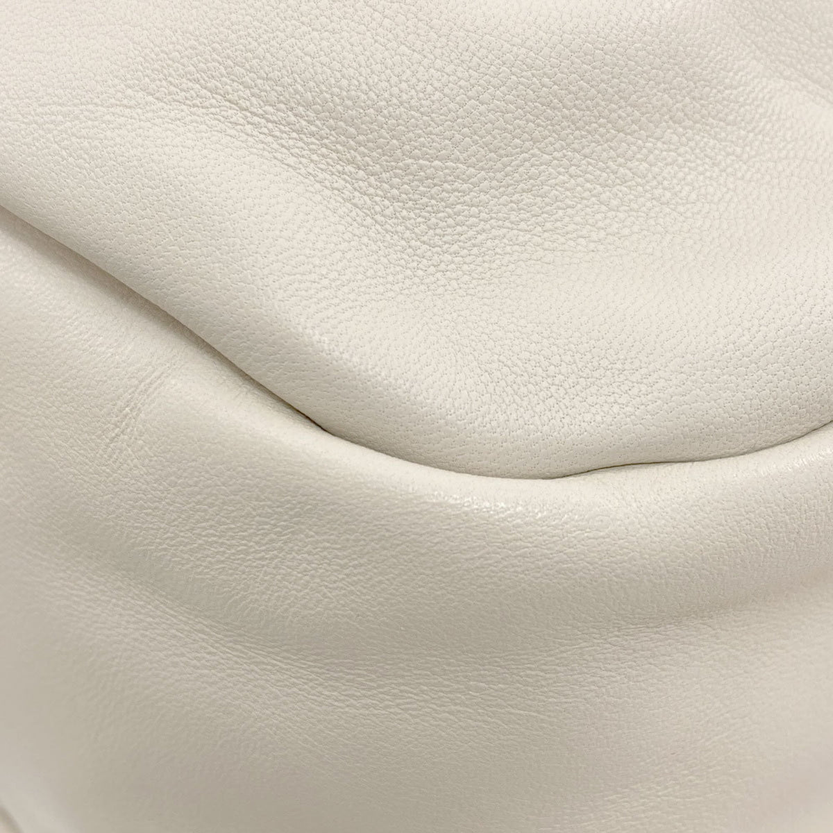 Miu Miu Leather Handbag (Pre-Owned)