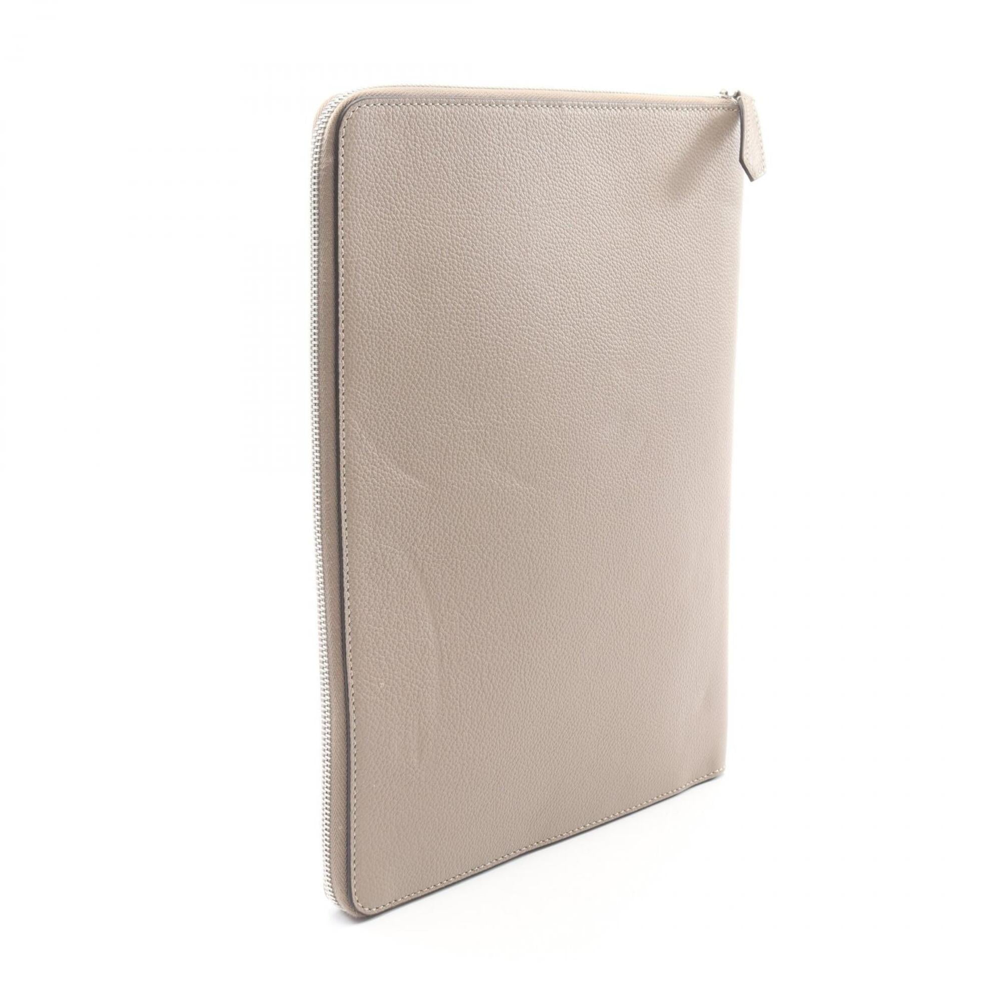 Fendi Beige Leather Clutch Bag (Pre-Owned)