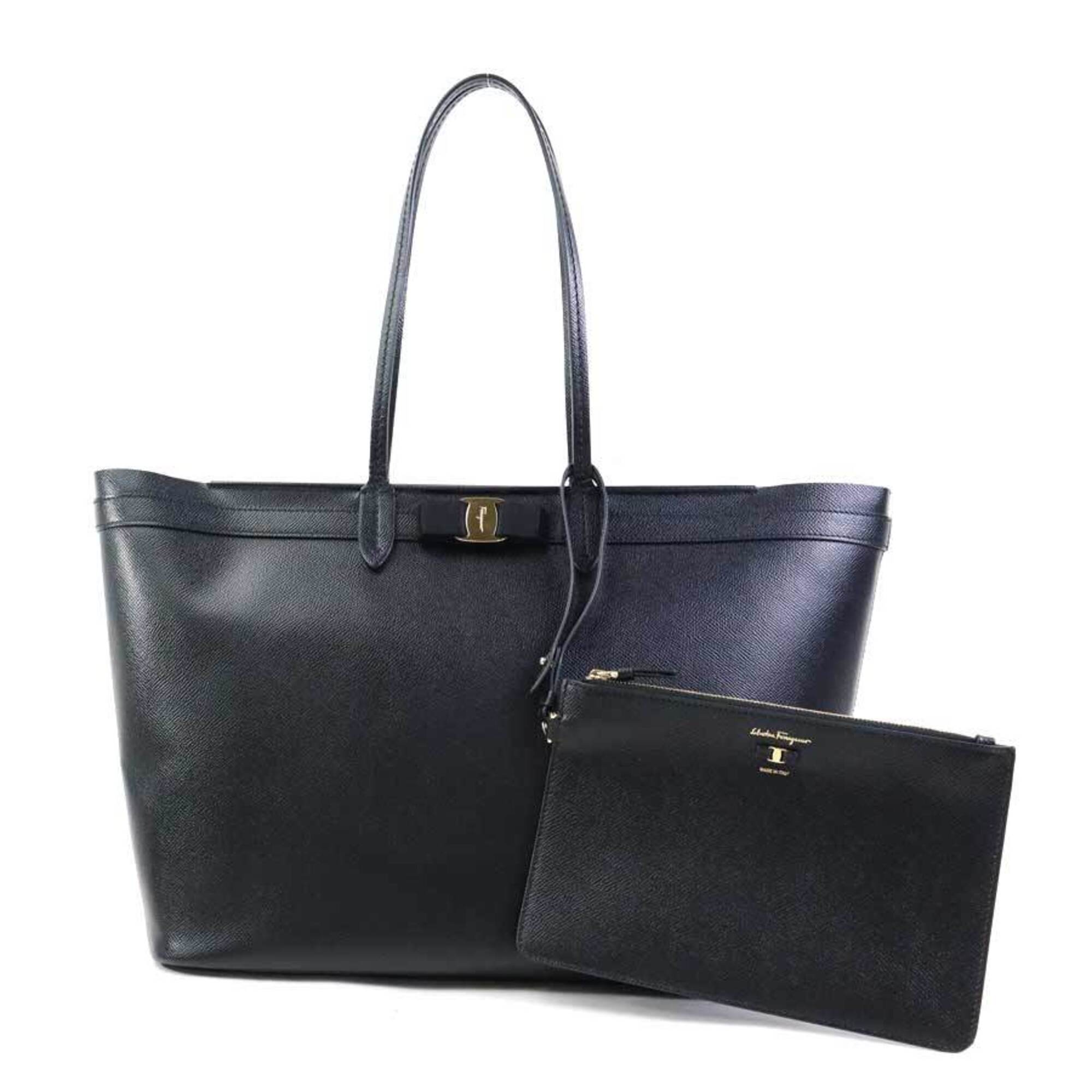 Salvatore Ferragamo Black Leather Shoulder Bag (Pre-Owned)