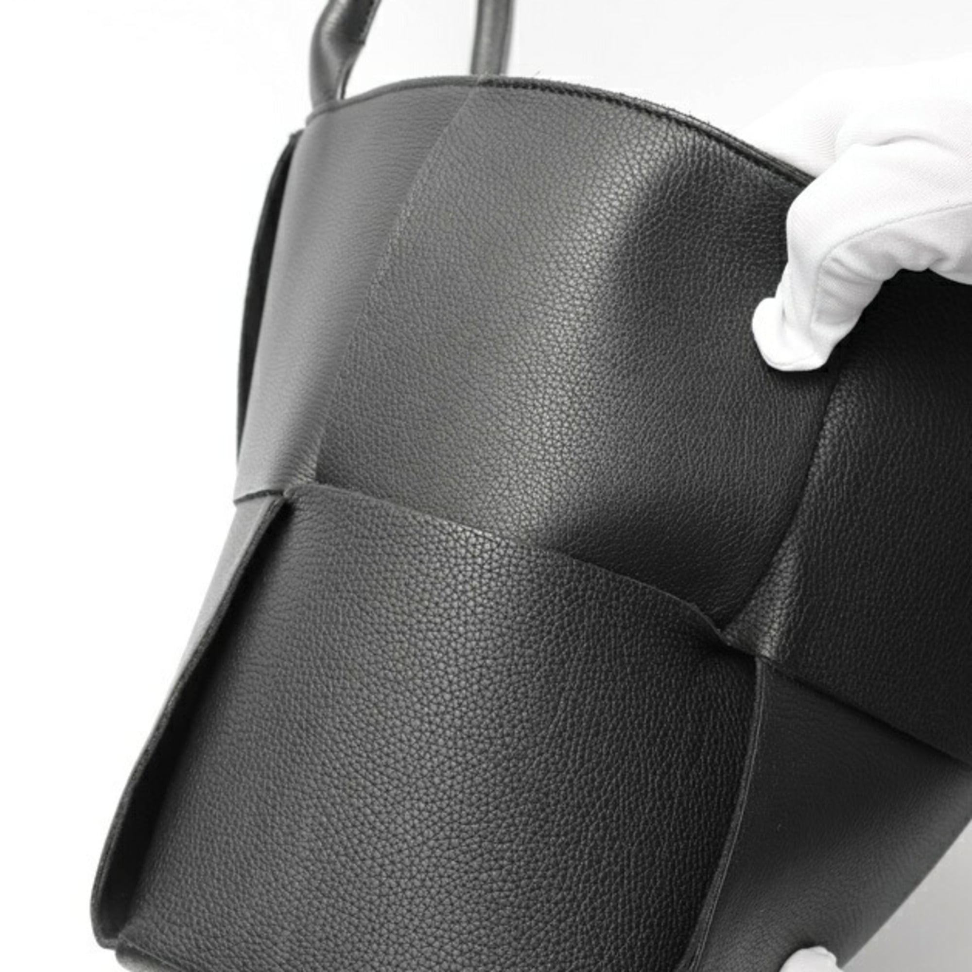 Bottega Veneta Intrecciato Black Leather Tote Bag (Pre-Owned)