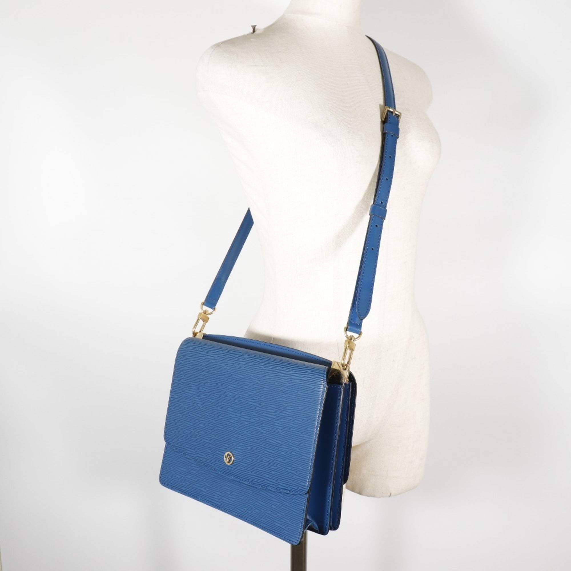 Louis Vuitton Blue Epi Leather Shoulder Bag (Pre-Owned)