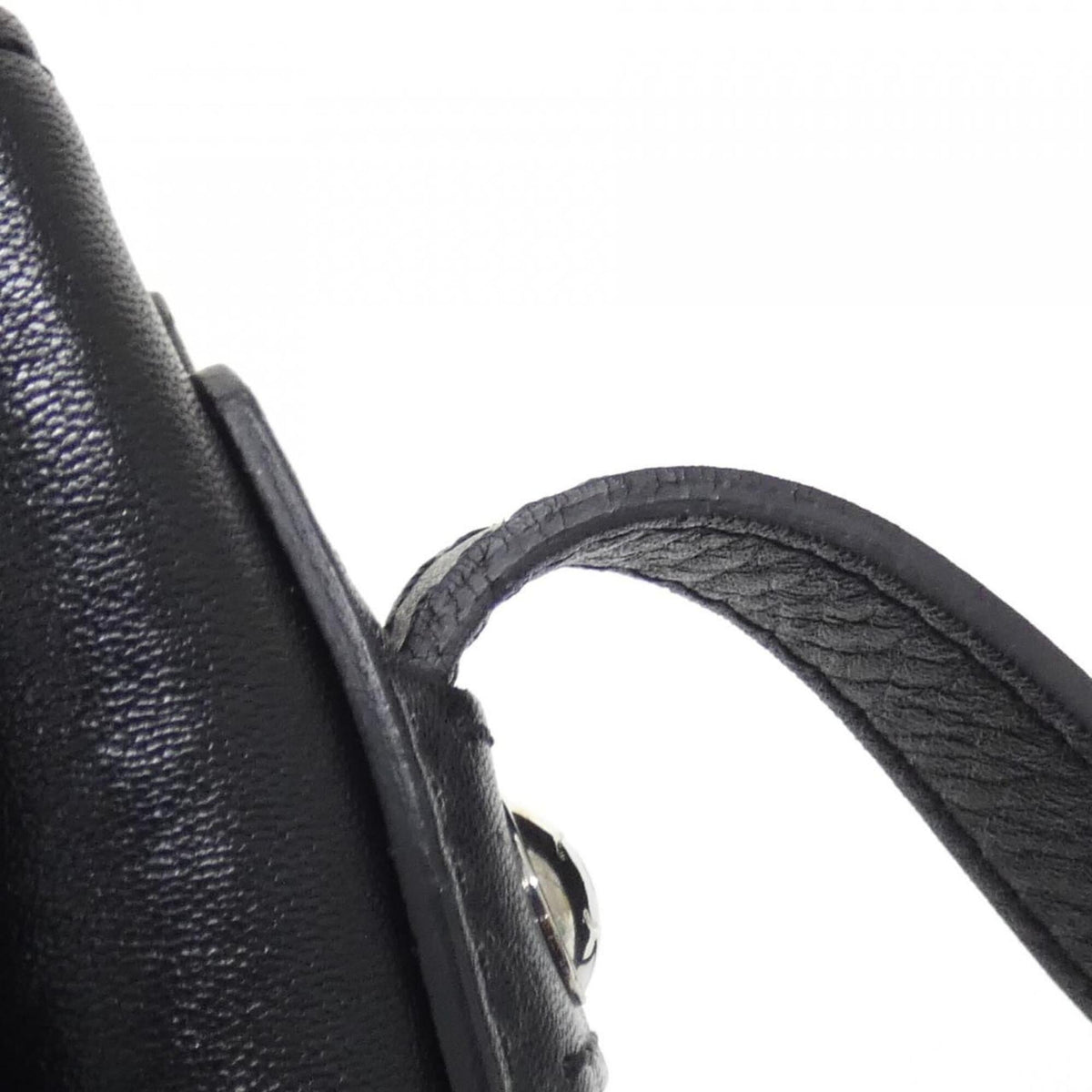 Chanel Black Leather Shoulder Bag (Pre-Owned)