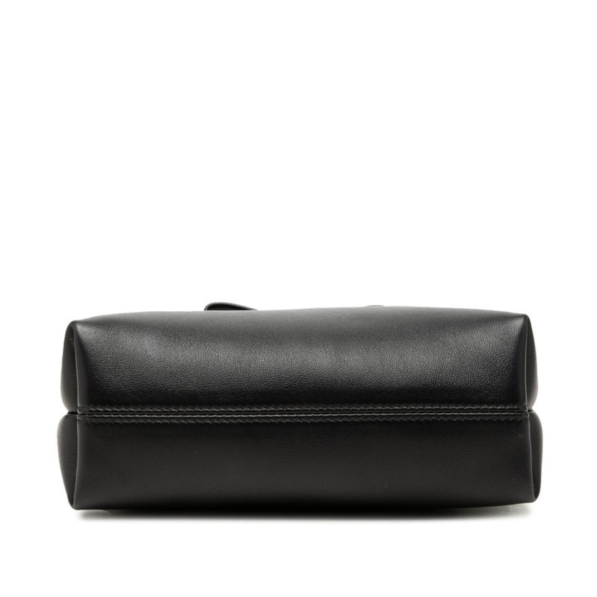 Salvatore Ferragamo Black Leather Shoulder Bag (Pre-Owned)