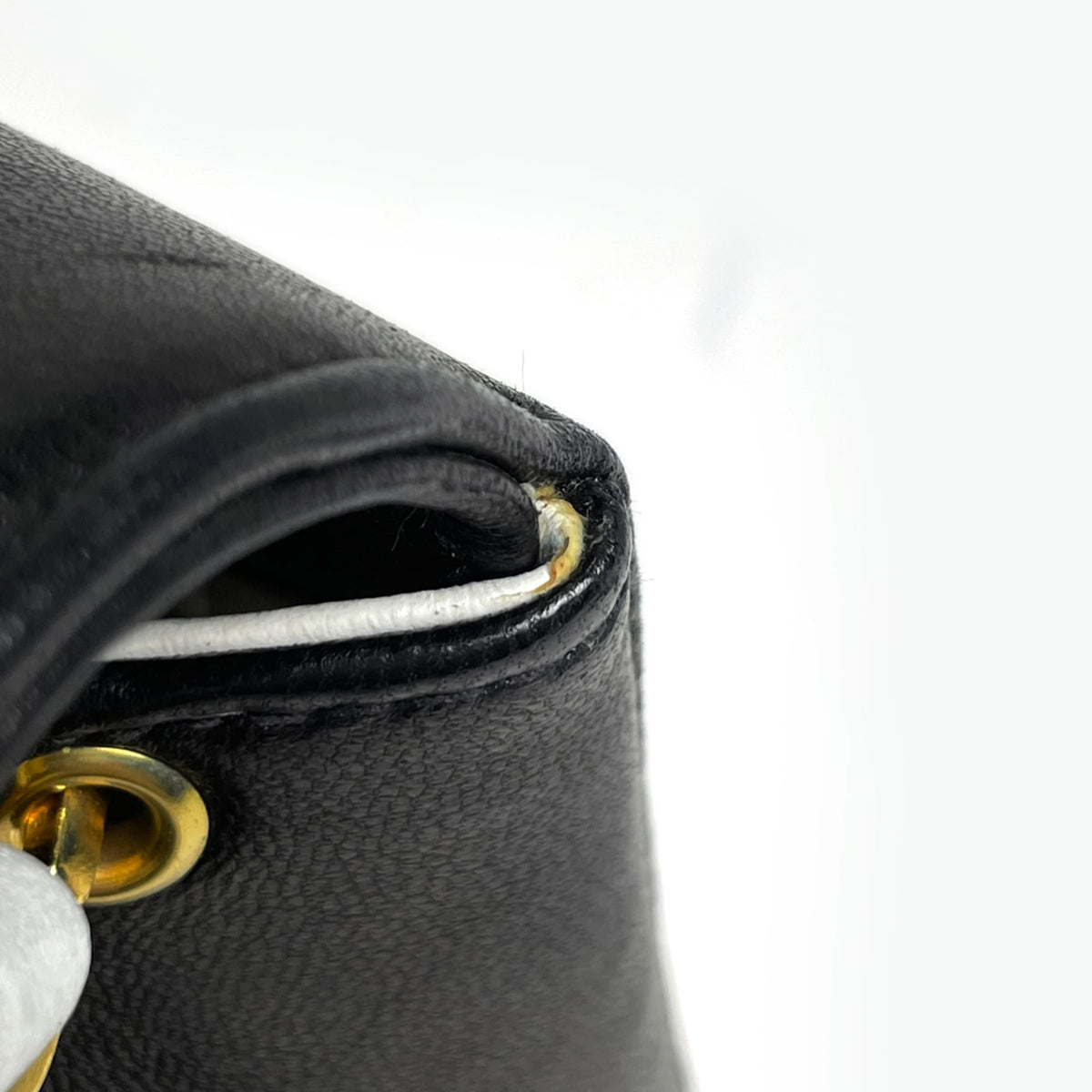 Chanel Black White Leather Shoulder Bag (Pre-Owned)