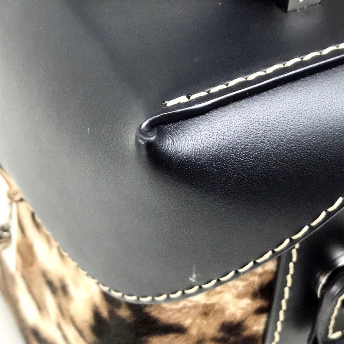 Mcm Beige Black Leather Leather Shoulder Bag (Pre-Owned)