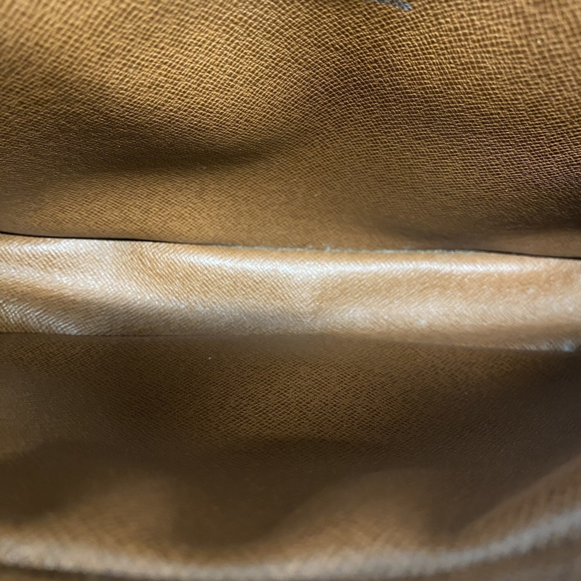 Louis Vuitton Brown Shoulder Bag (Pre-Owned)