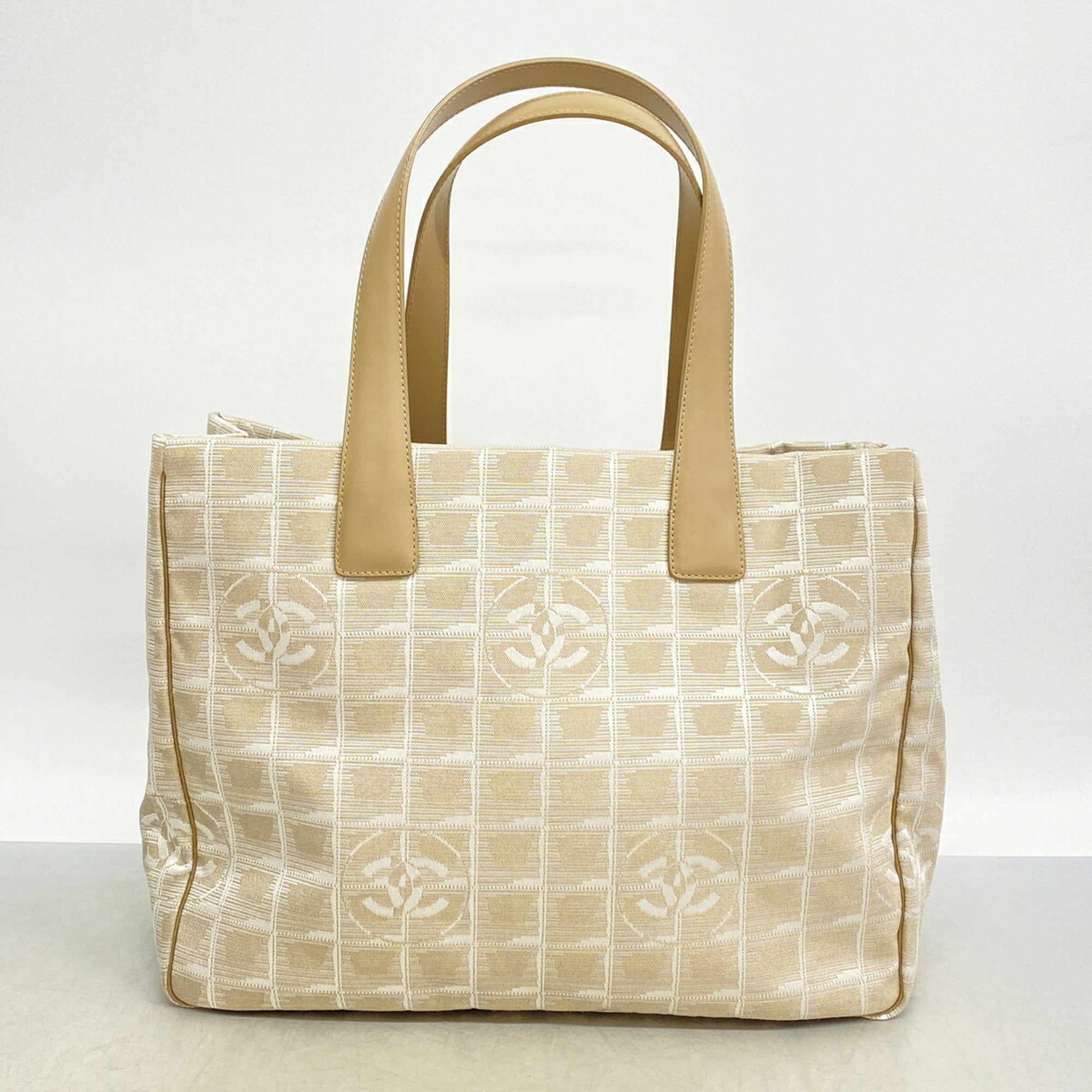 Chanel Beige Nylon Tote Bag (Pre-Owned)