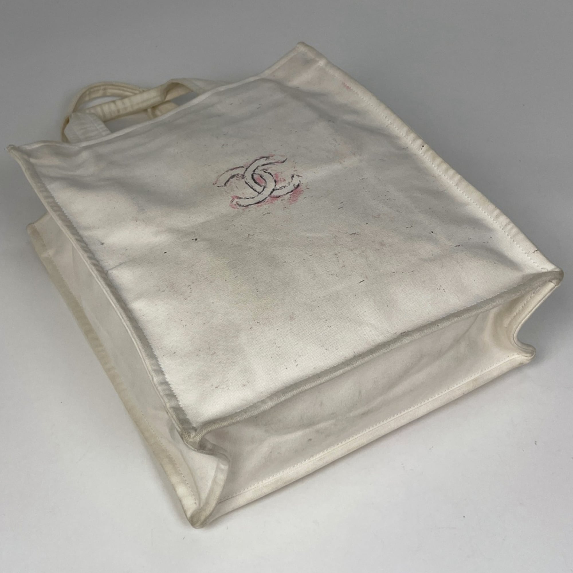 Chanel White Canvas Tote Bag (Pre-Owned)