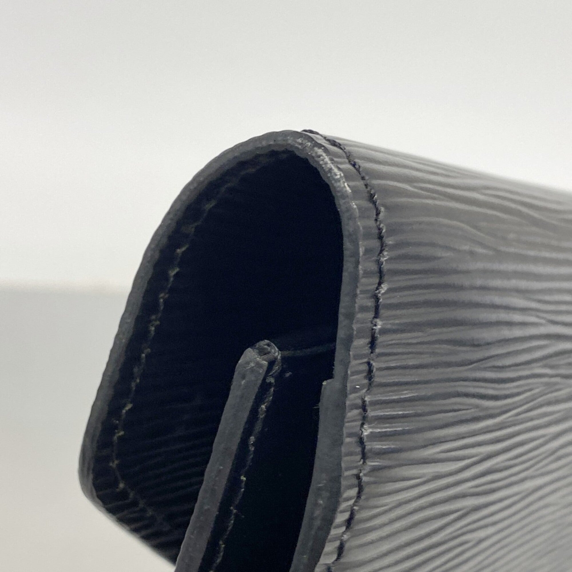 Louis Vuitton Noir Clutch Bag (Pre-Owned)