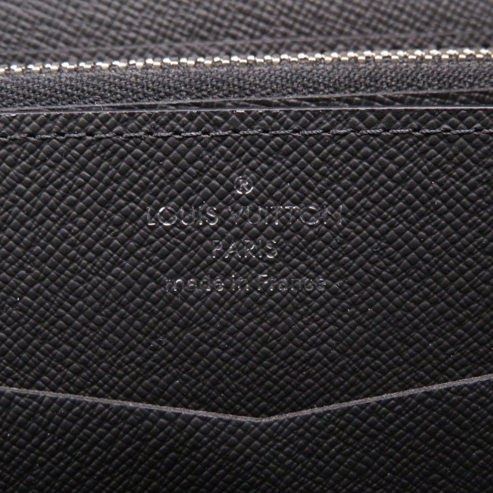 Louis Vuitton Black Taiga Leather Long Wallet (Bi-Fold) (Pre-Owned)