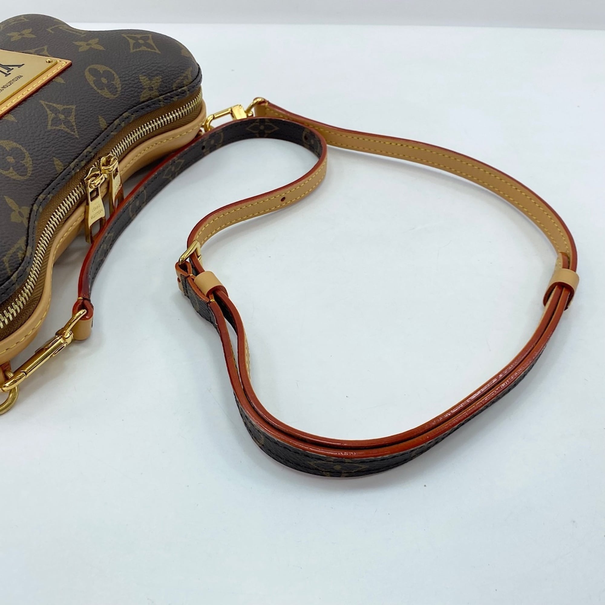 Louis Vuitton Brown Shoulder Bag (Pre-Owned)