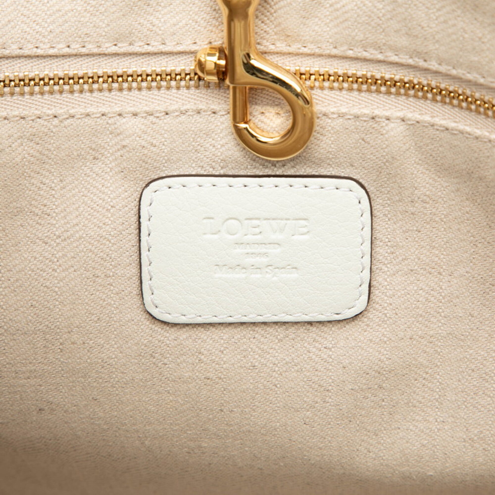 Loewe White Leather Shoulder Bag Tote Bag (Pre-Owned)