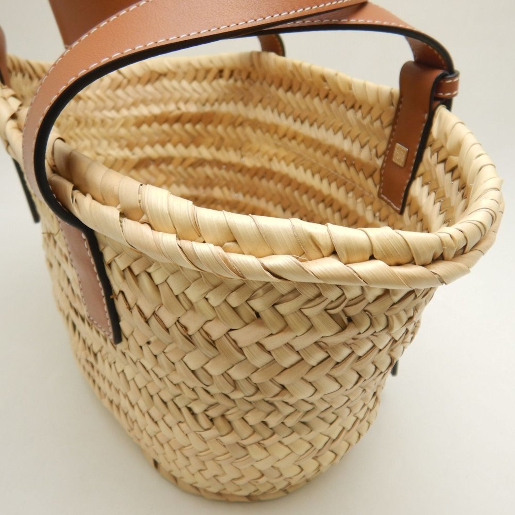 Loewe Camel Straw Leather Basket Handbag (Pre-Owned)
