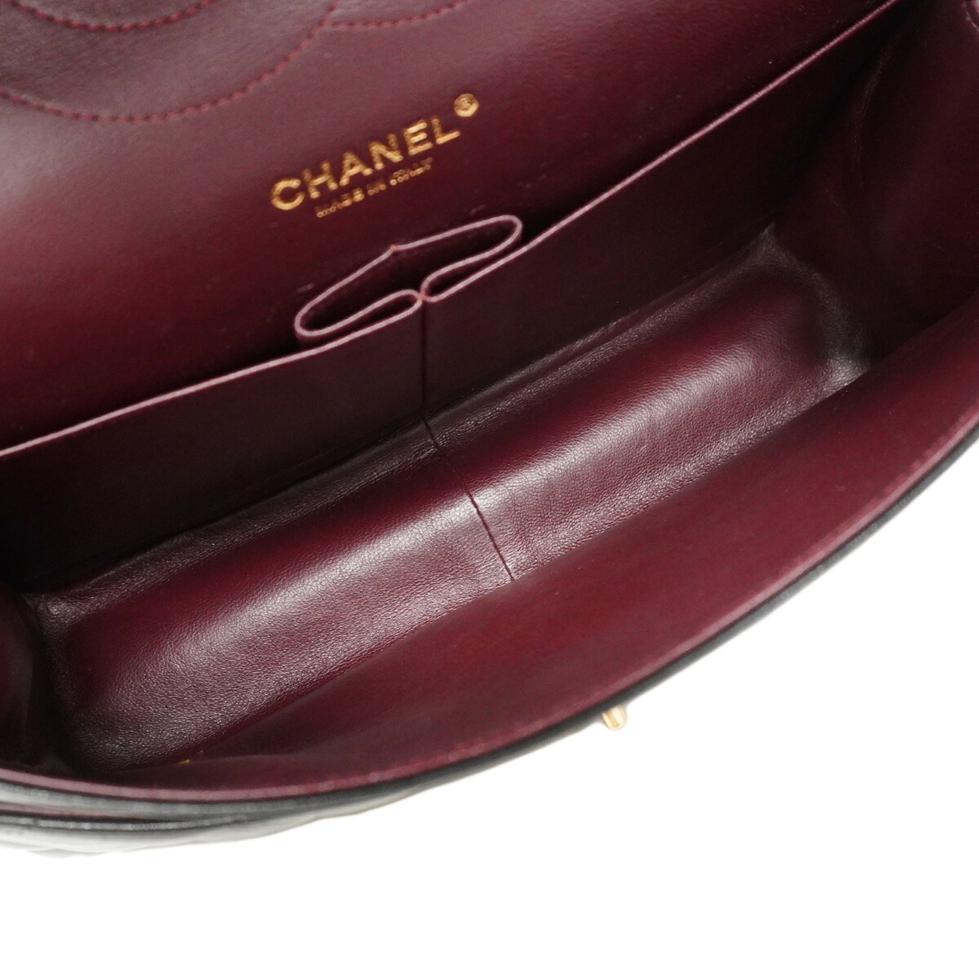 Chanel Black Leather Shoulder Bag (Pre-Owned)