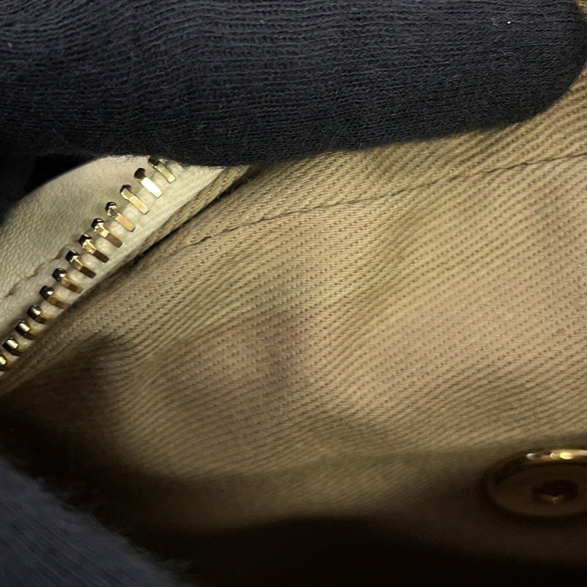 Chanel Ivory Leather Handbag Shoulder Bag (Pre-Owned)