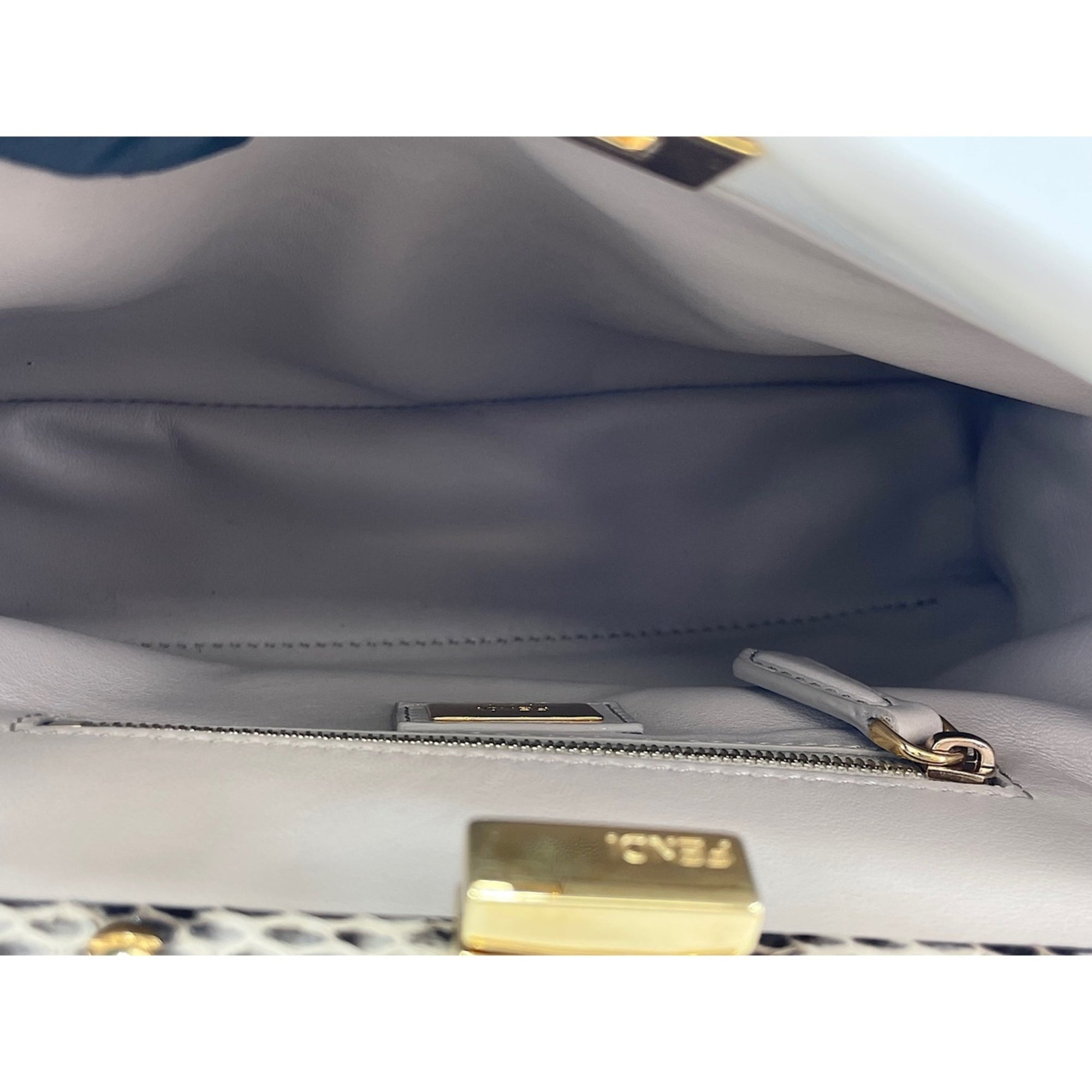 Fendi White Handbag (Pre-Owned)